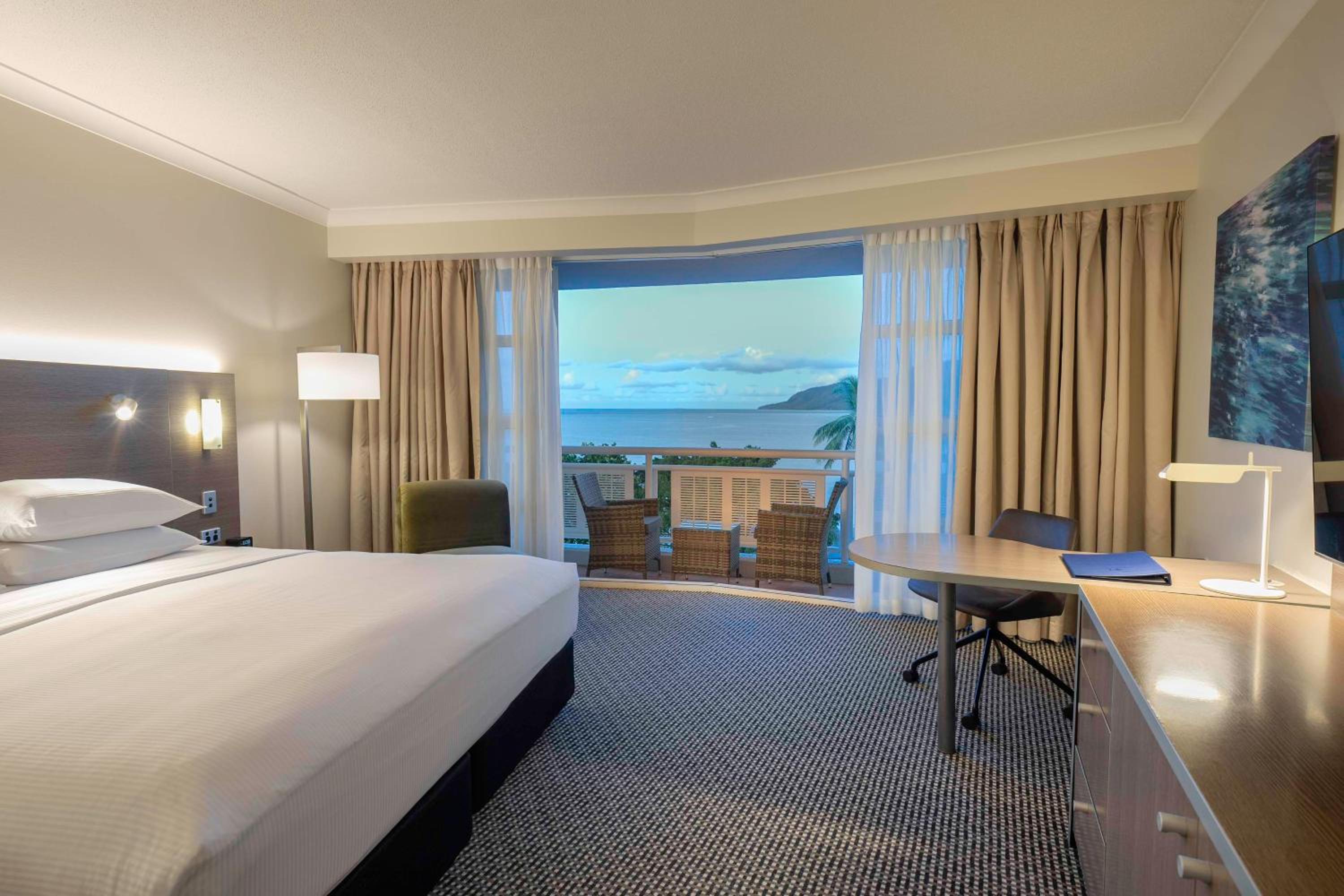 Deluxe King Room with Sea View
