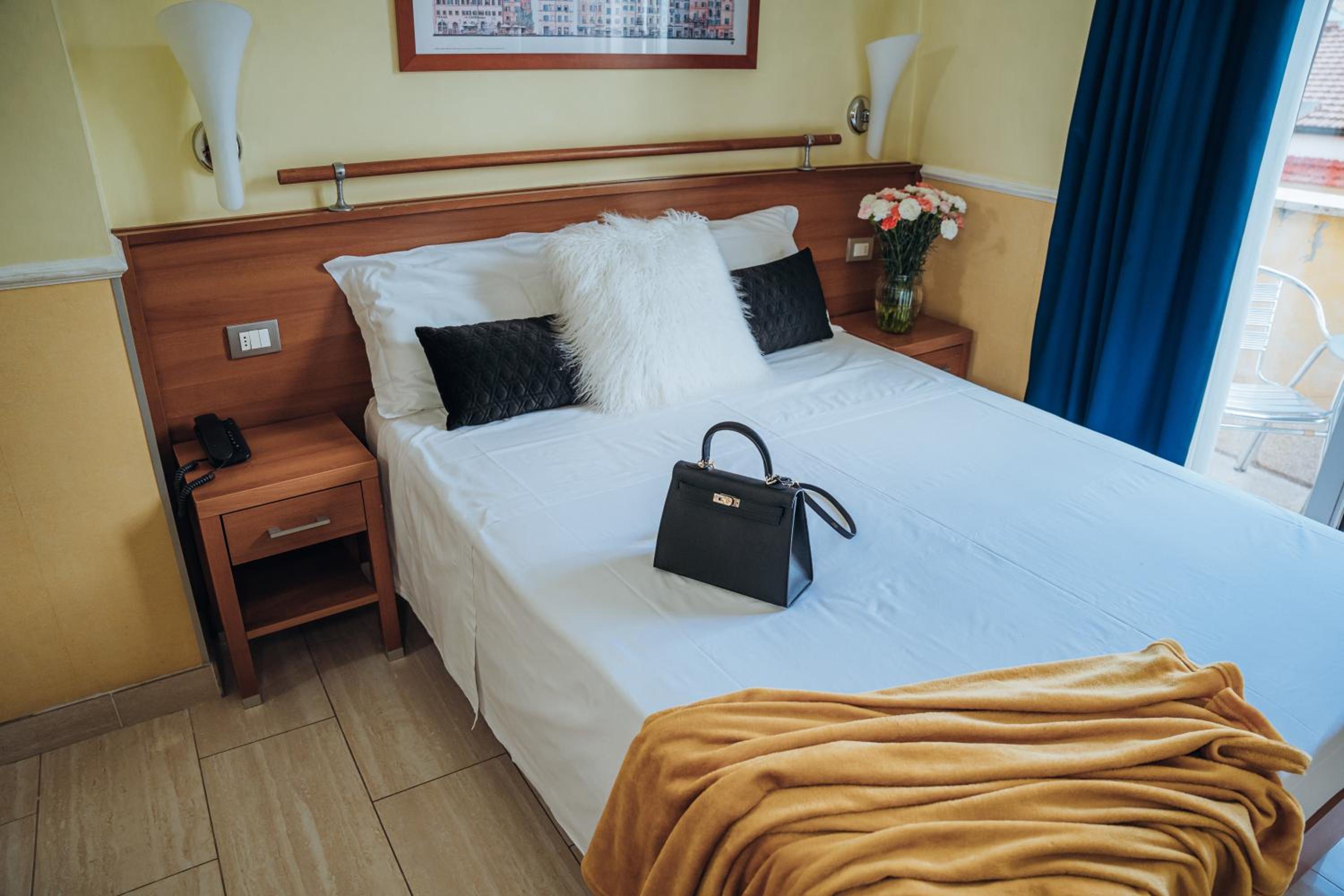 Smart Double Room with French Bed