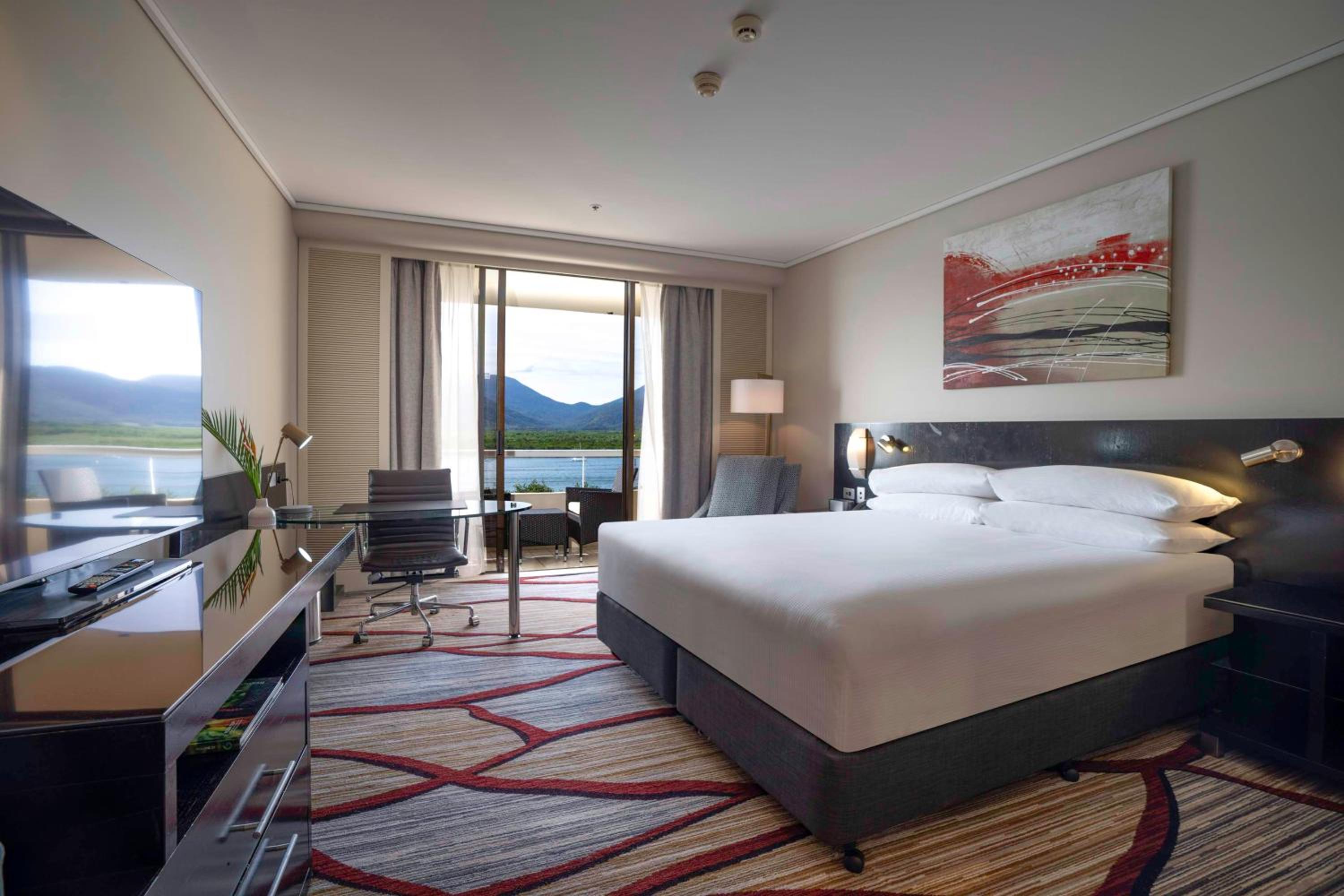 Deluxe King Room with Water View