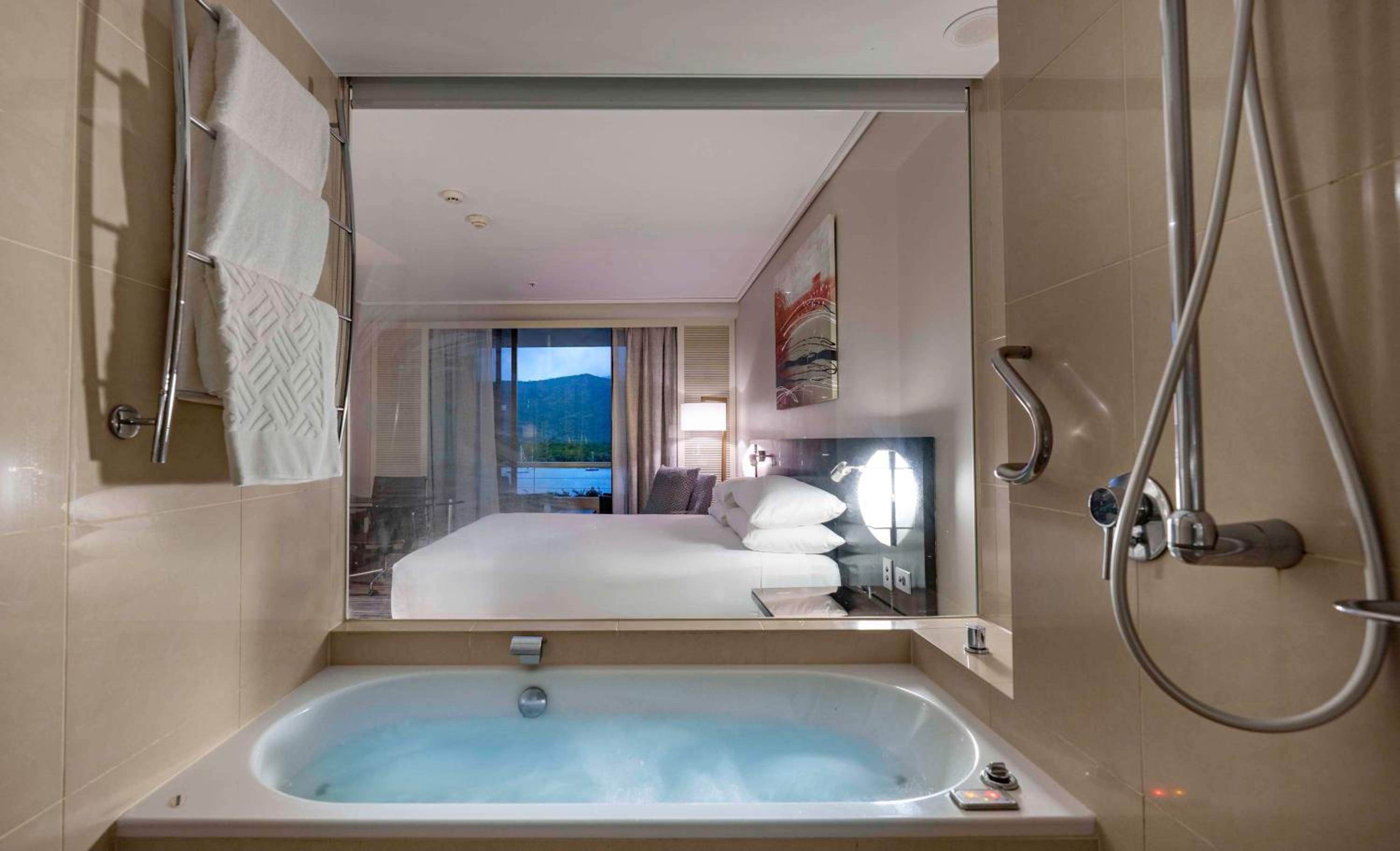 Executive King Spa with Executive Lounge Access
