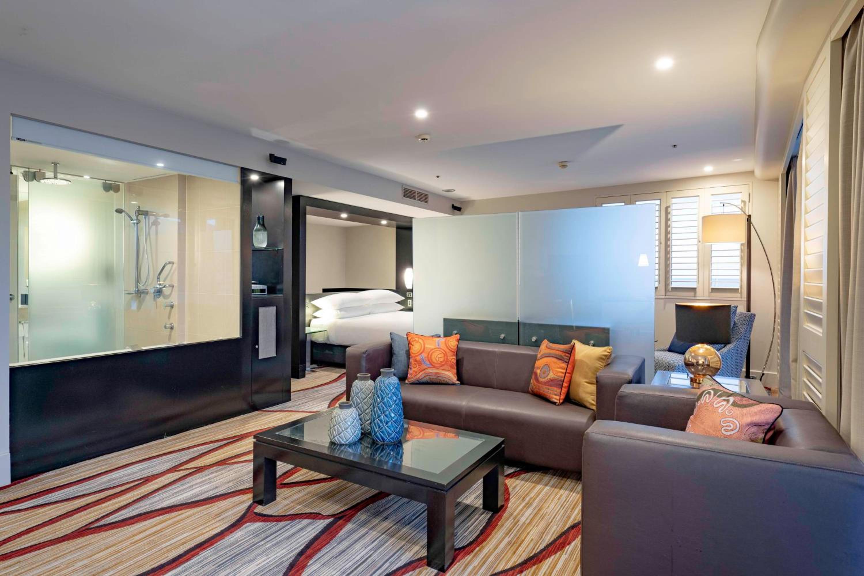 One-Bedroom Suite thumbnail 6