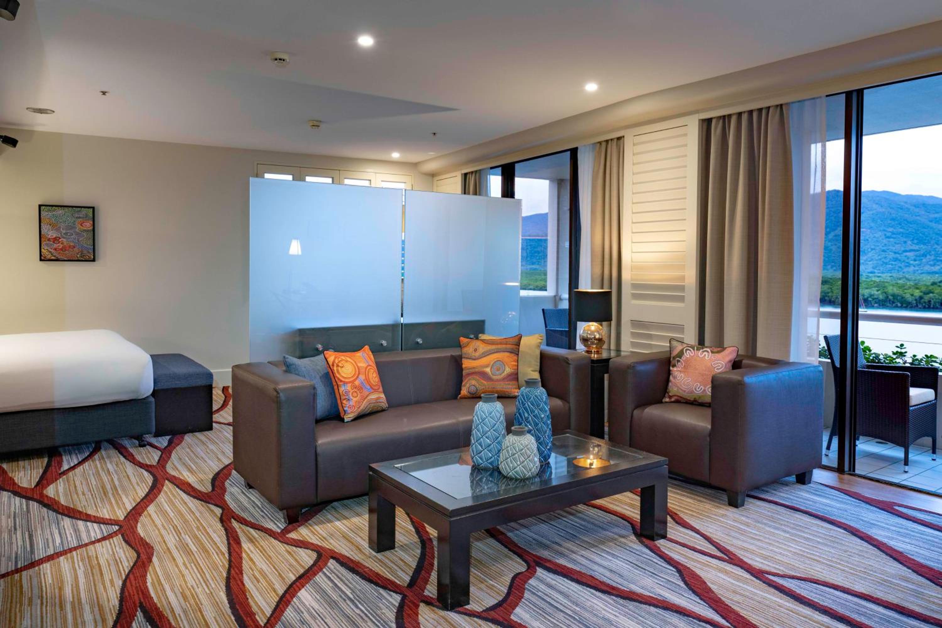 One-Bedroom Suite thumbnail 5