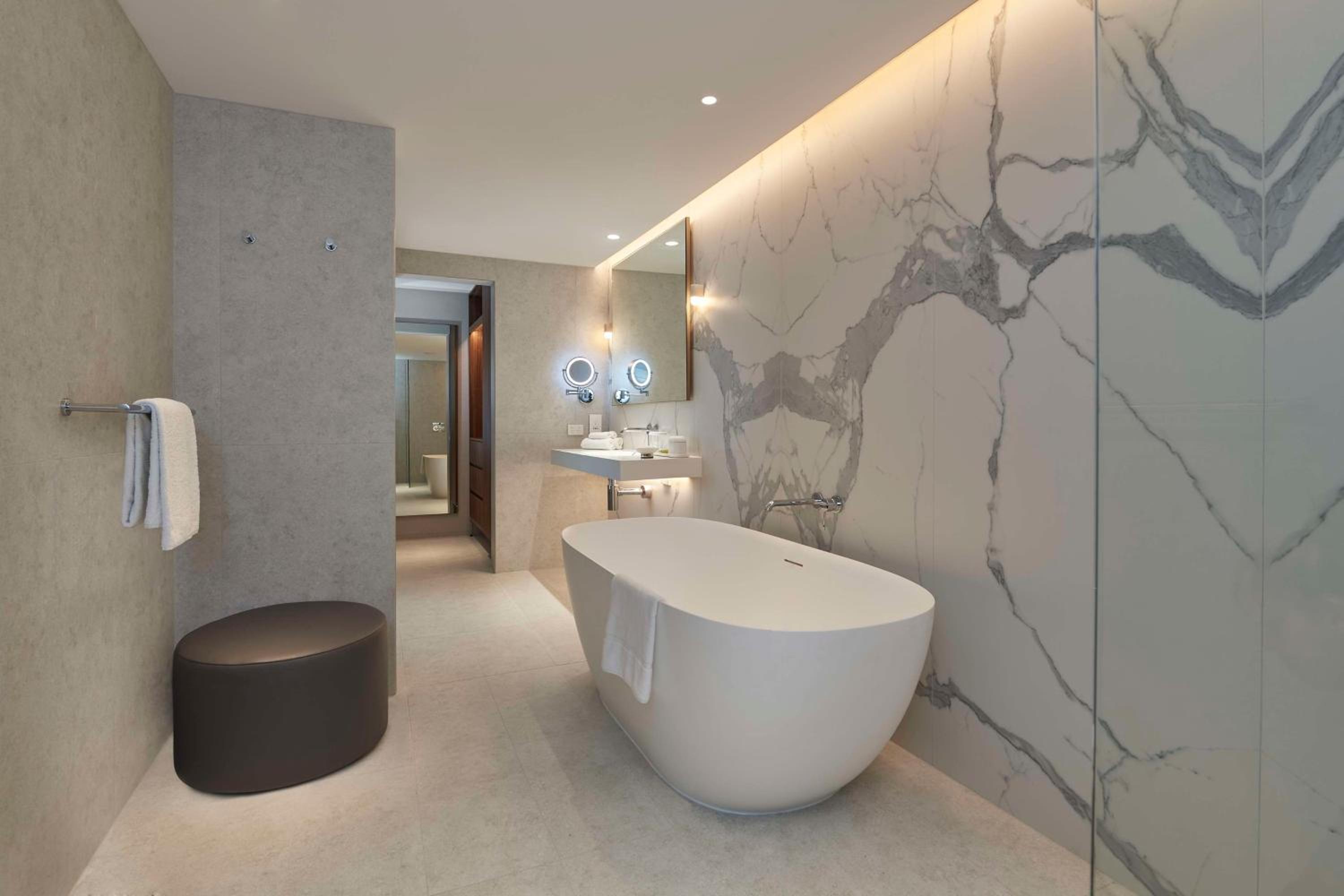 Premier King Suite - Photo 7