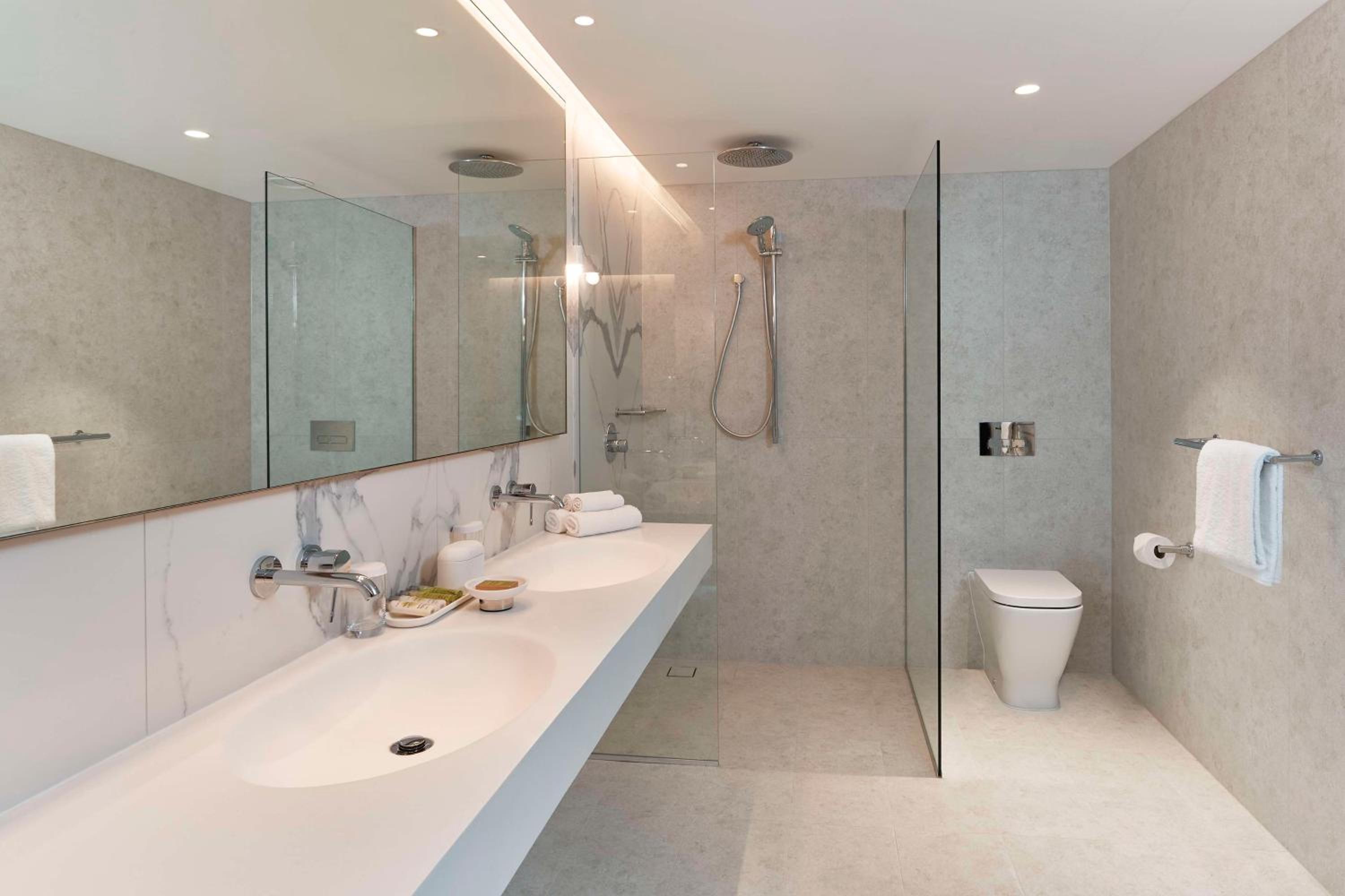 Premier King Suite - Photo 8