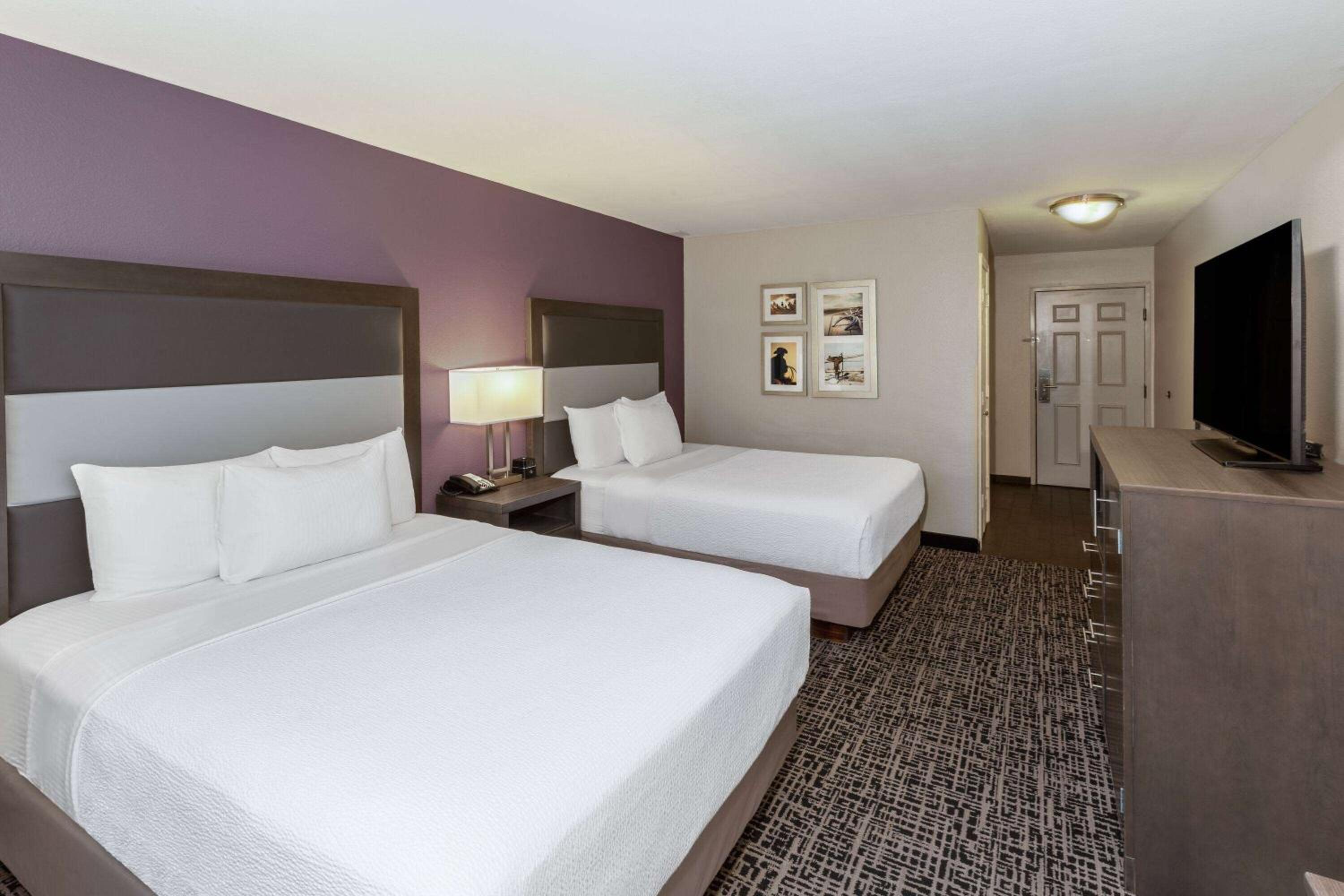 Queen Room with Two Queen Beds - Photo 6