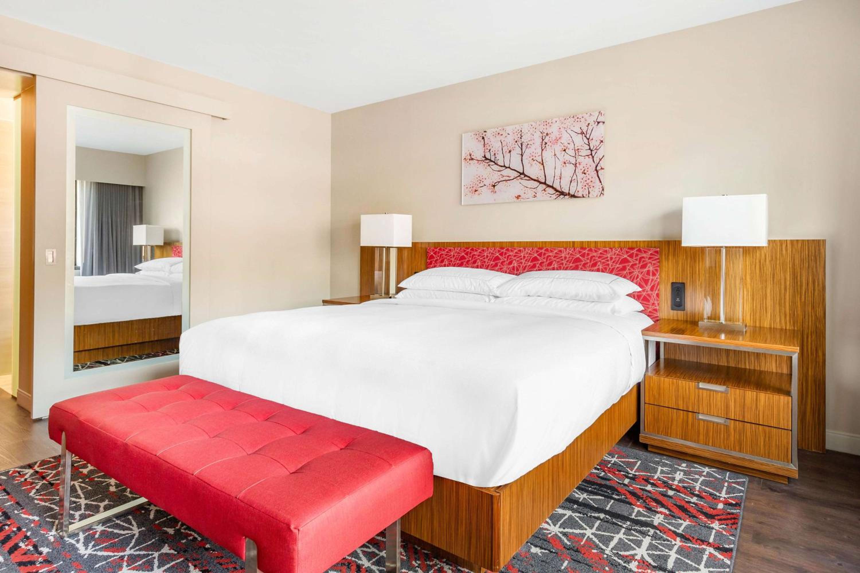 One-Bedroom King Suite with Sofa Bed - Photo 7