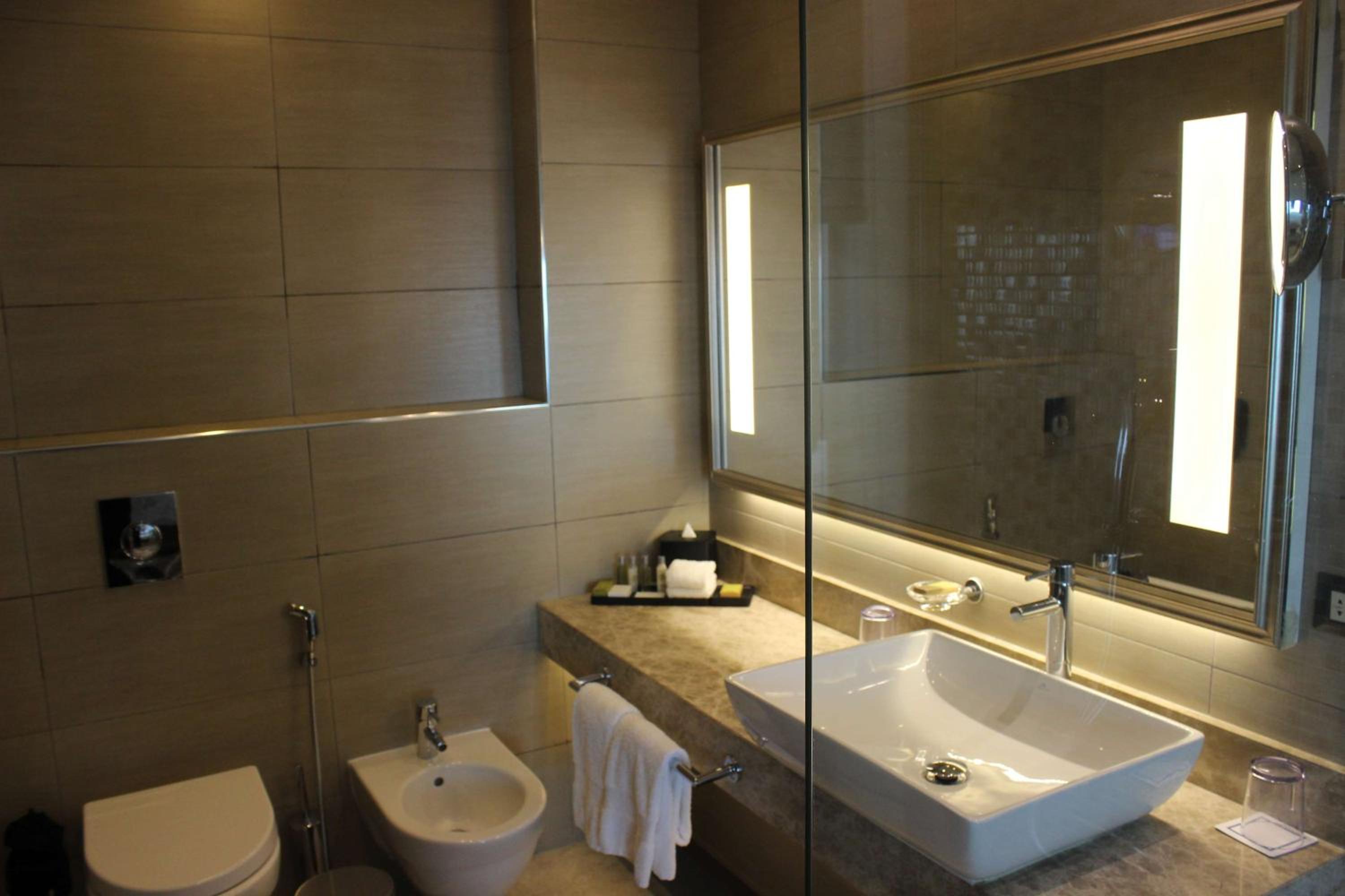 Deluxe King Room - Photo 6