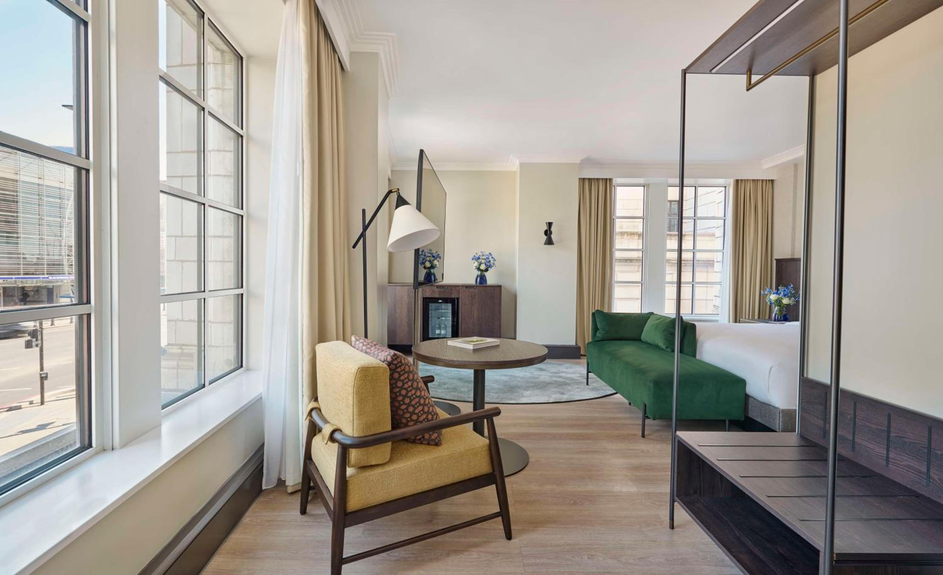 Suite with Street View