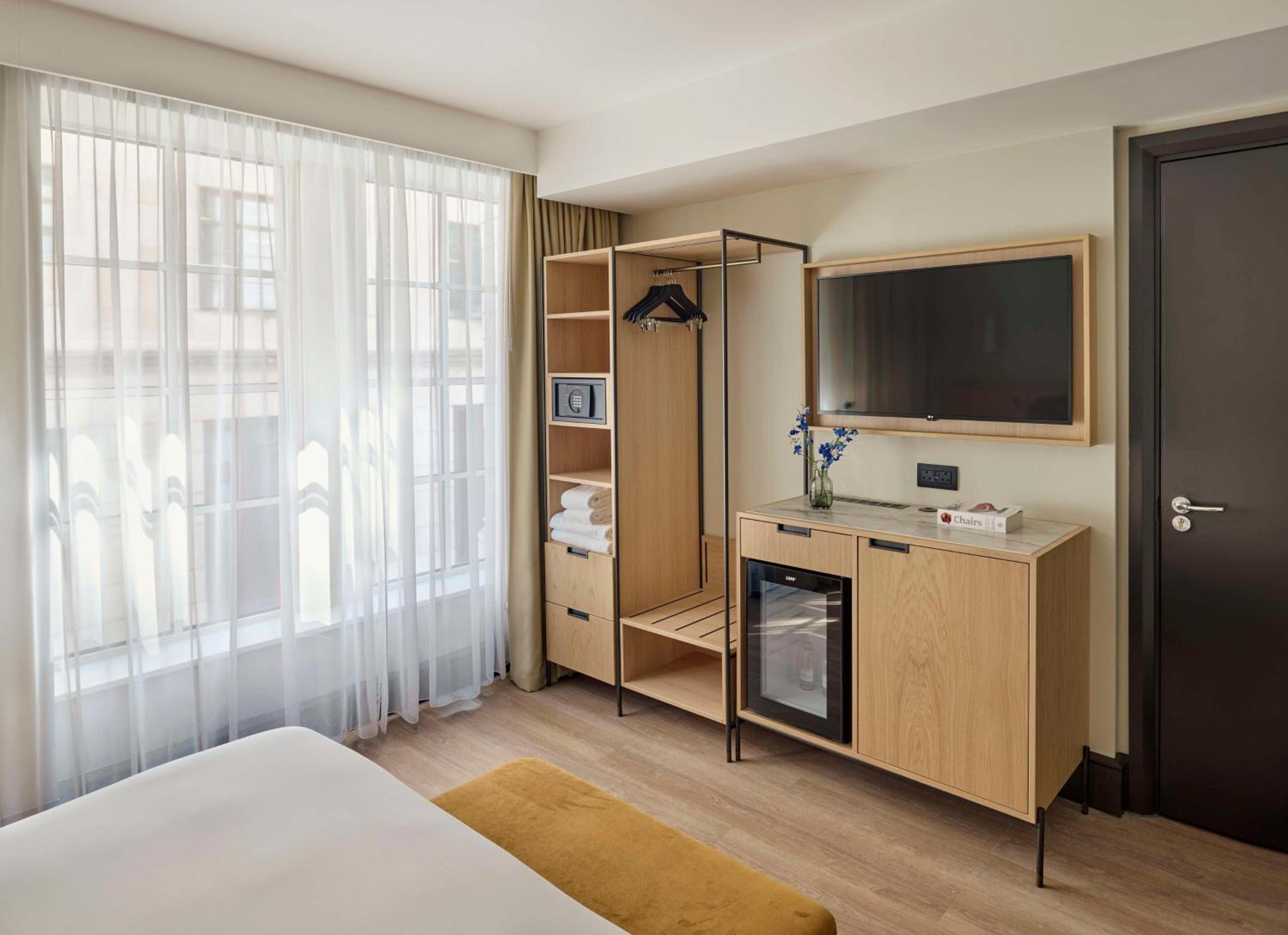 King Room with Accessible Shower - Disability Access