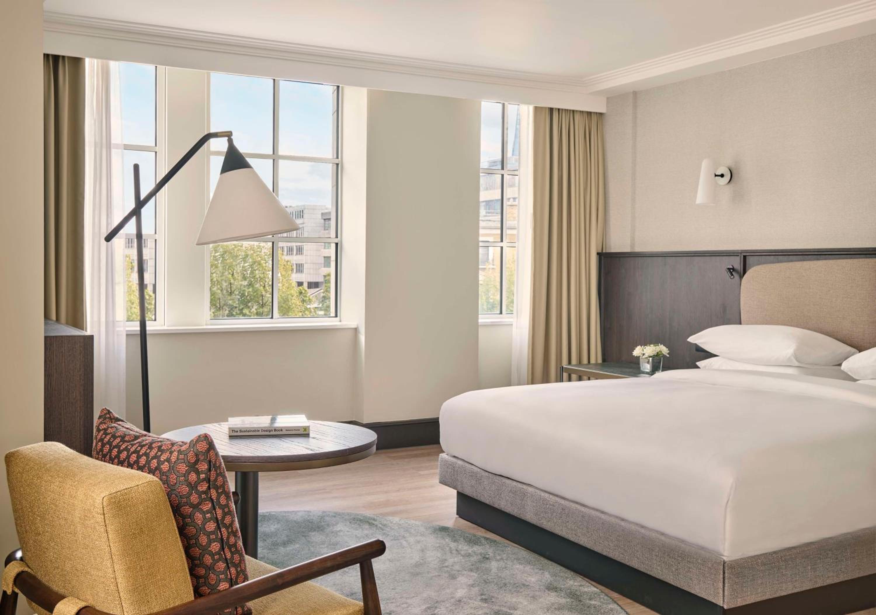 Regency Suite with City View thumbnail 6