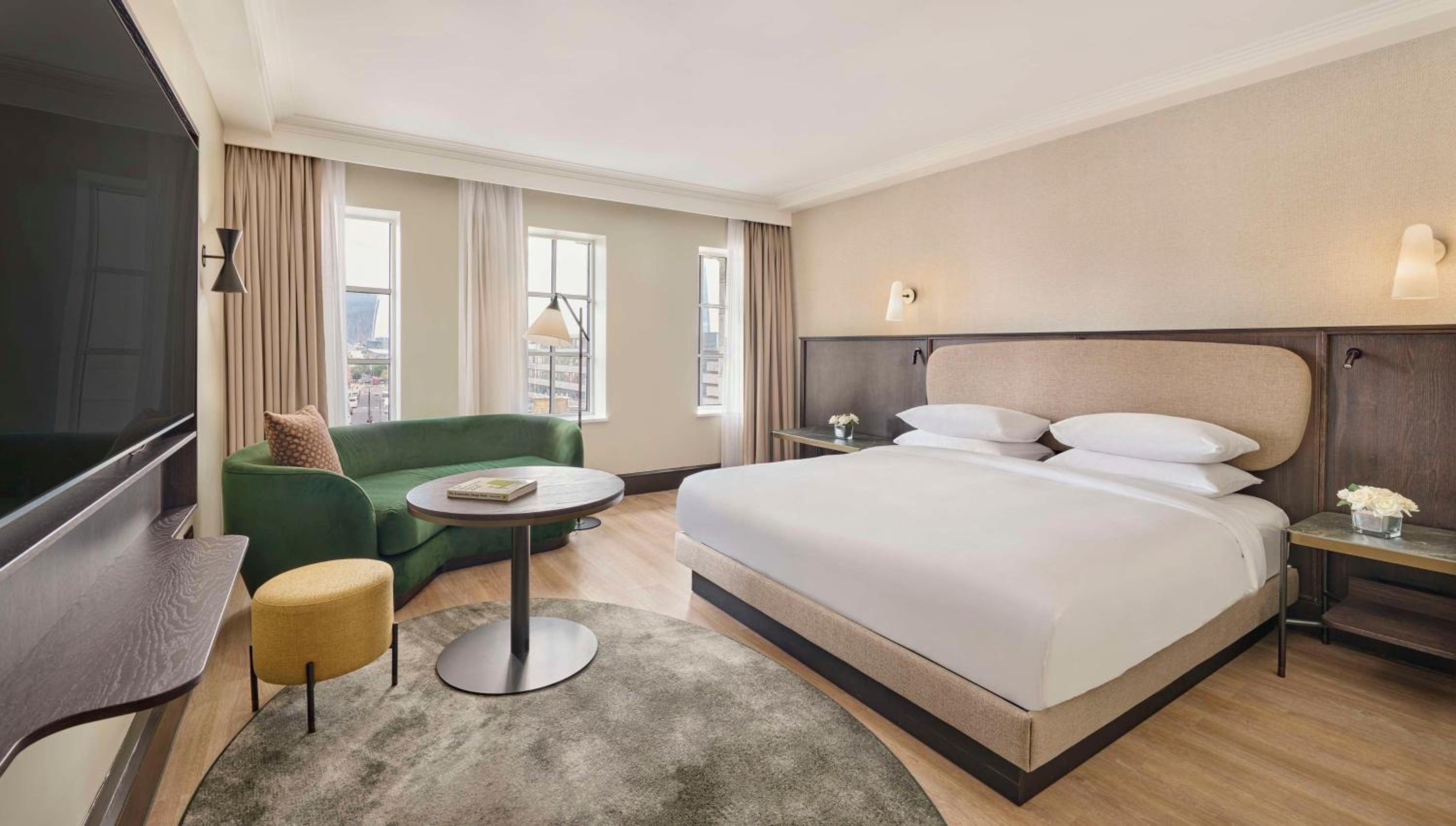 King Room with City View - Club Access