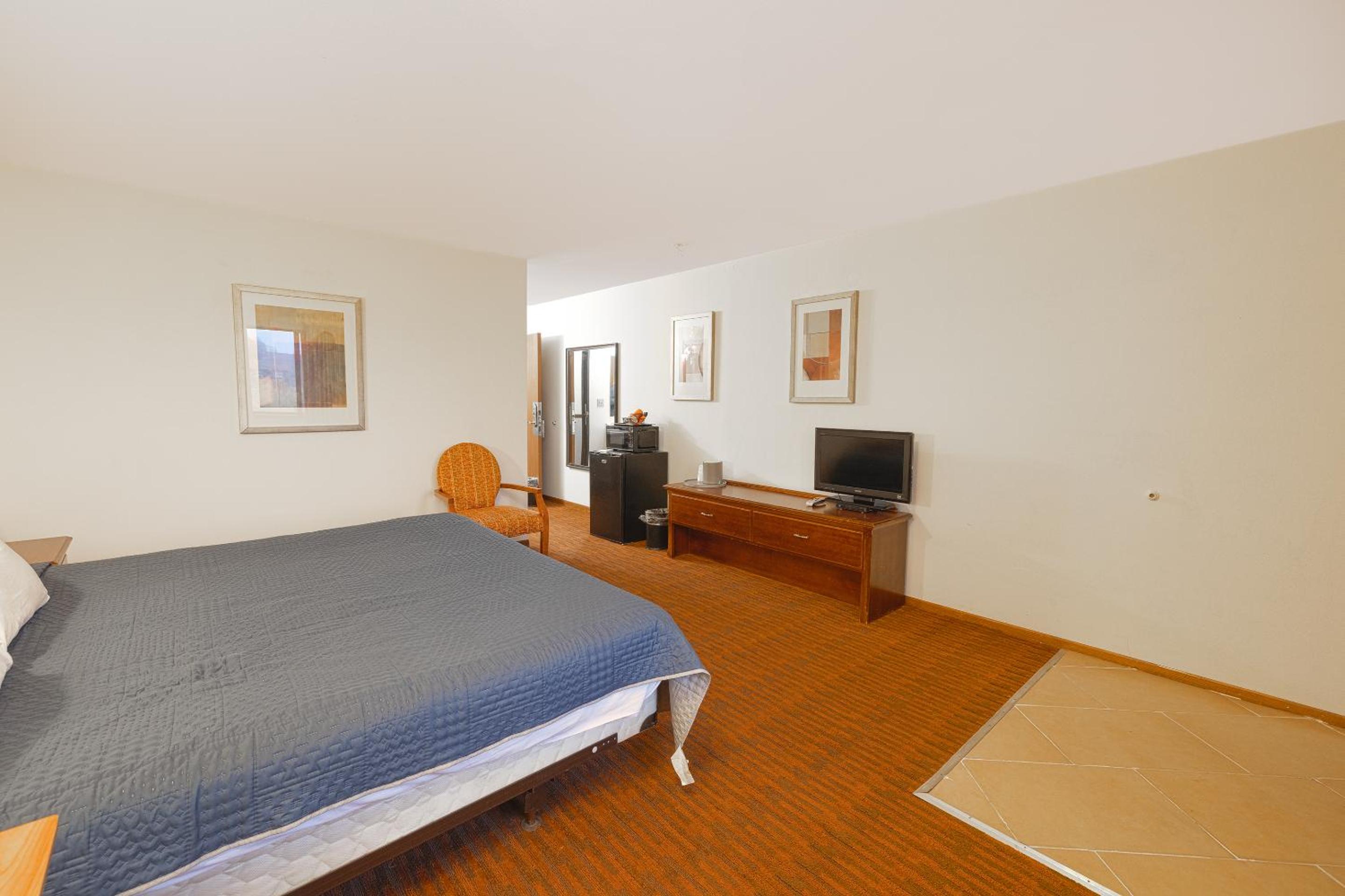 Standard King Room photo 2