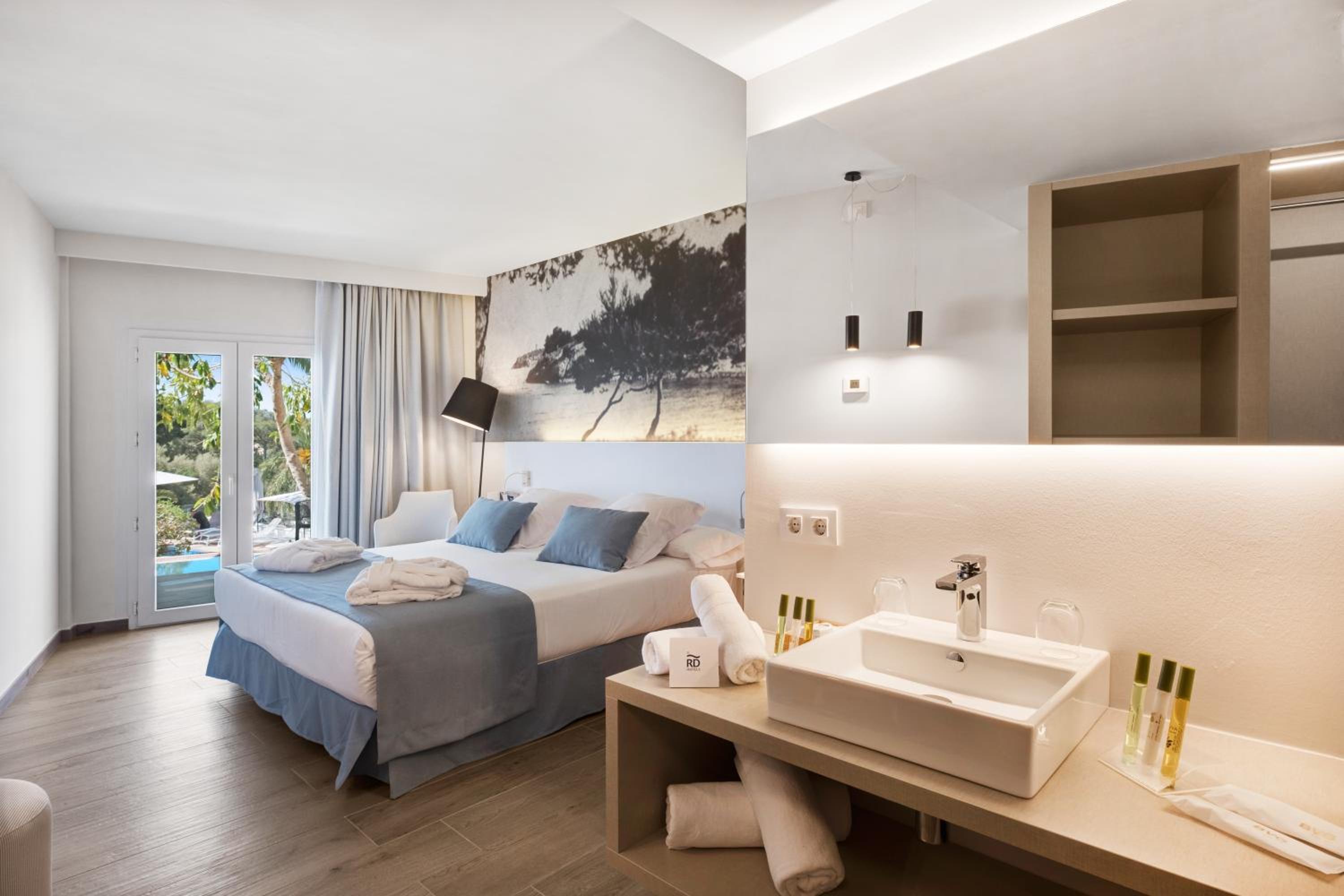 Habitación Doble Nivel Oro con acceso directo a la piscina - Solo para adultos (+16) Habitación Doble Nivel Oro con acceso directo a la piscina - Solo para adultos (+16)