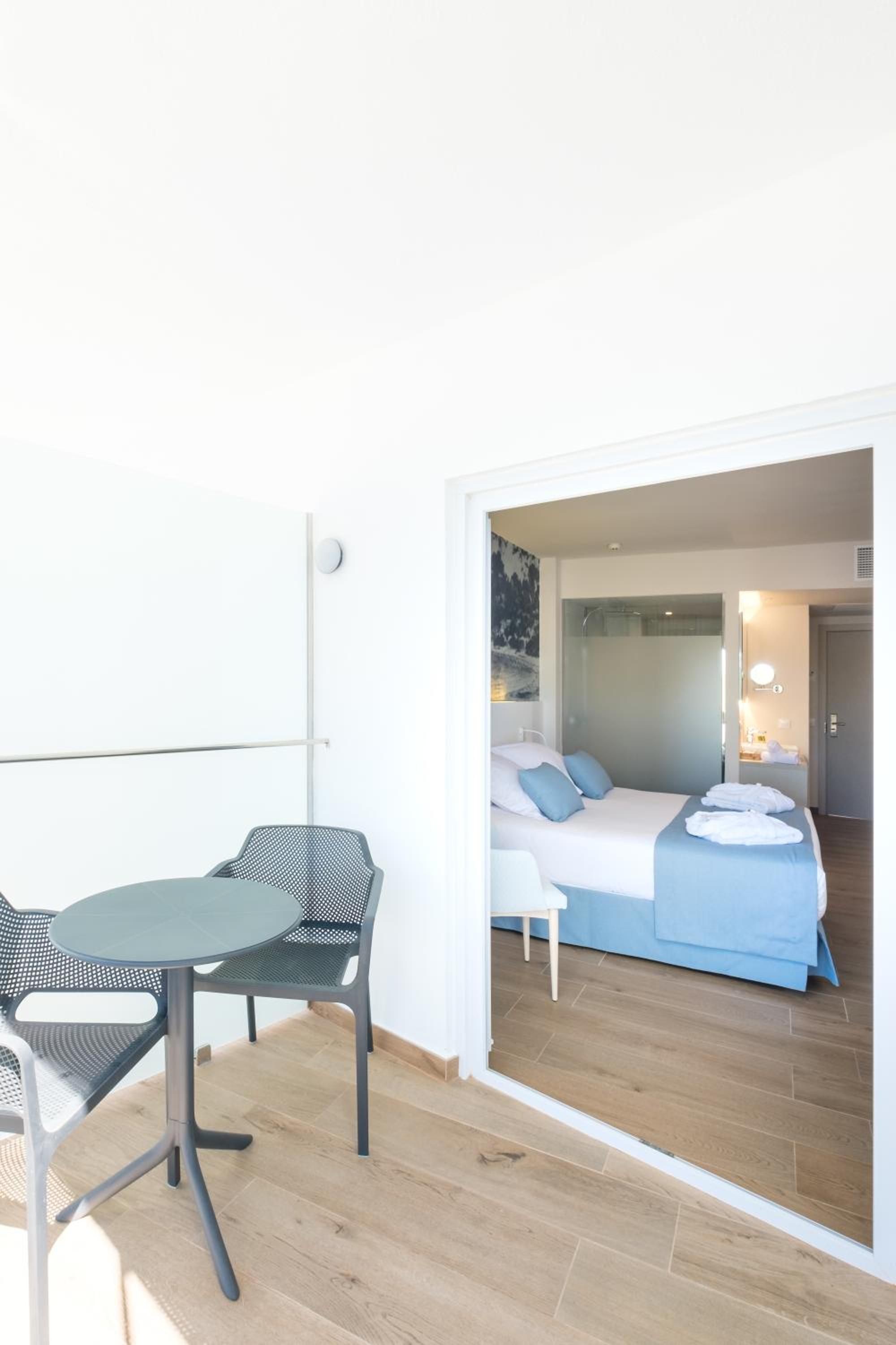 Habitación Doble Nivel Oro con acceso directo a la piscina - Solo para adultos (+16) Habitación Doble Nivel Oro con acceso directo a la piscina - Solo para adultos (+16)
