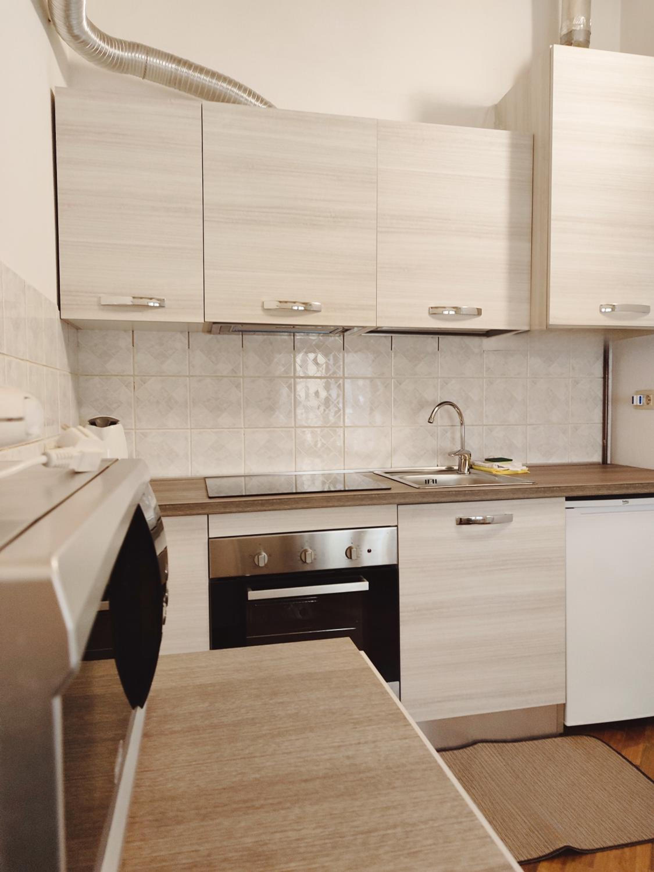 One-Bedroom Penthouse Apartment - Photo 11