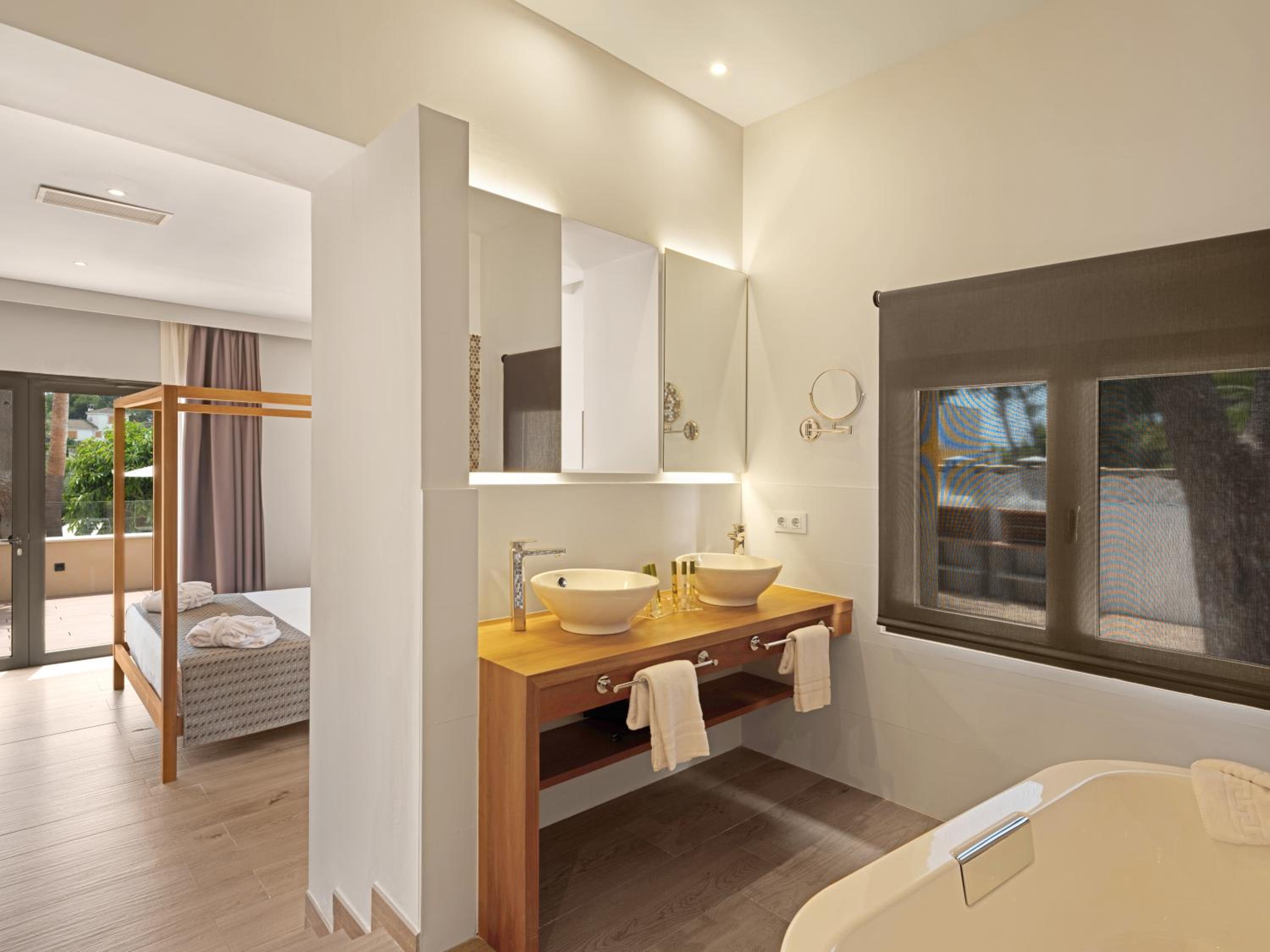 Habitación de Nivel Oro con Bañera de Hidromasaje al Aire Libre - Solo para Adultos (+16) Habitación de Nivel Oro con Bañera de Hidromasaje al Aire Libre - Solo para Adultos (+16)