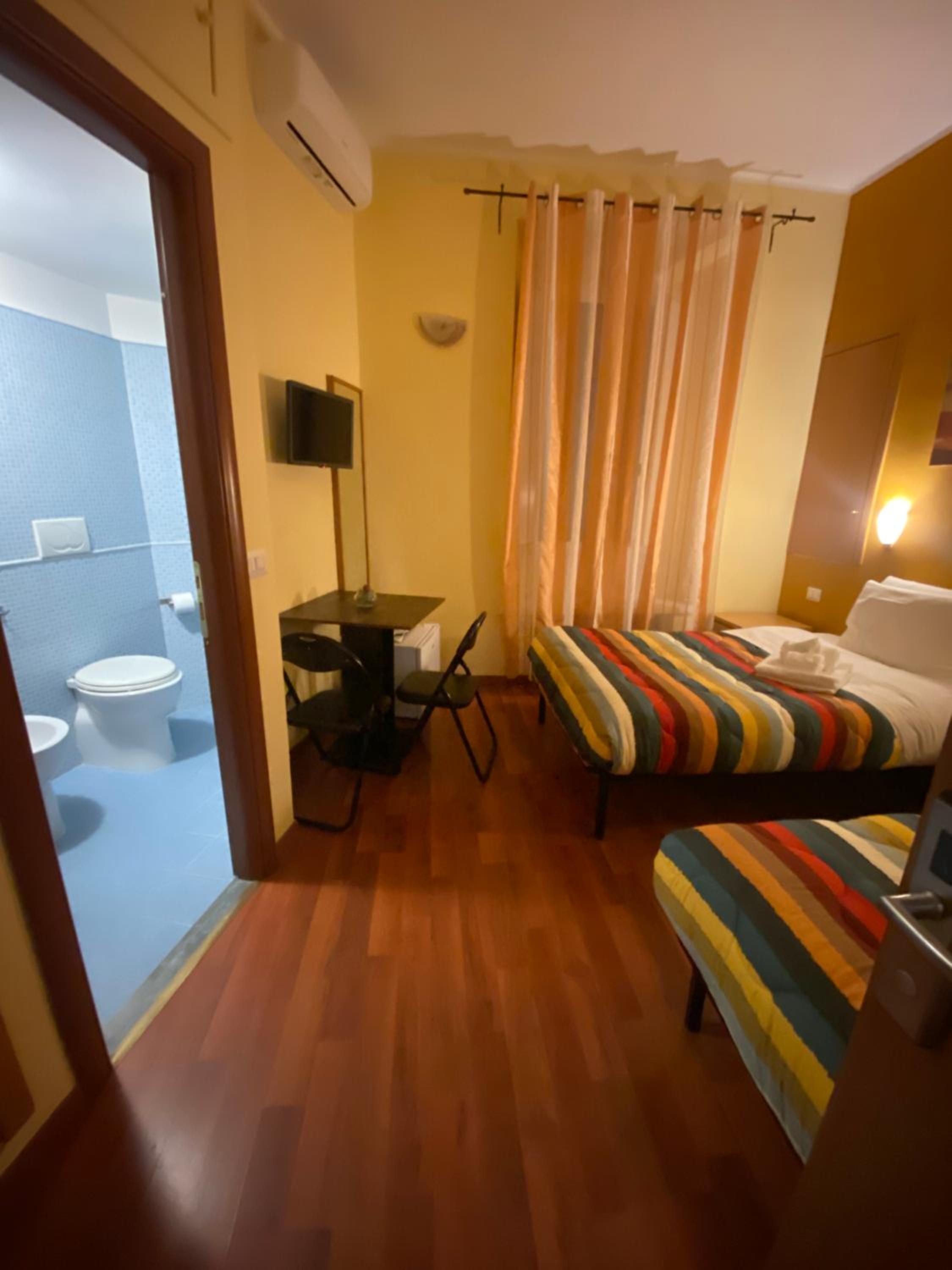 Double or Twin Room photo 3