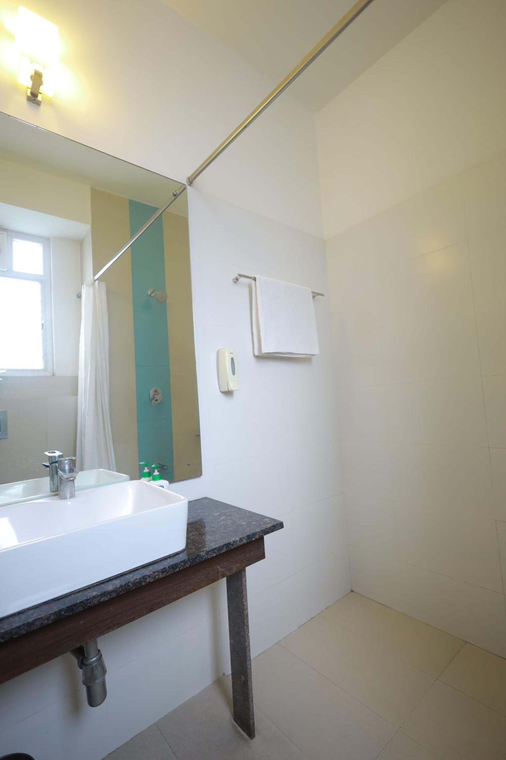 Deluxe Room - Photo 7