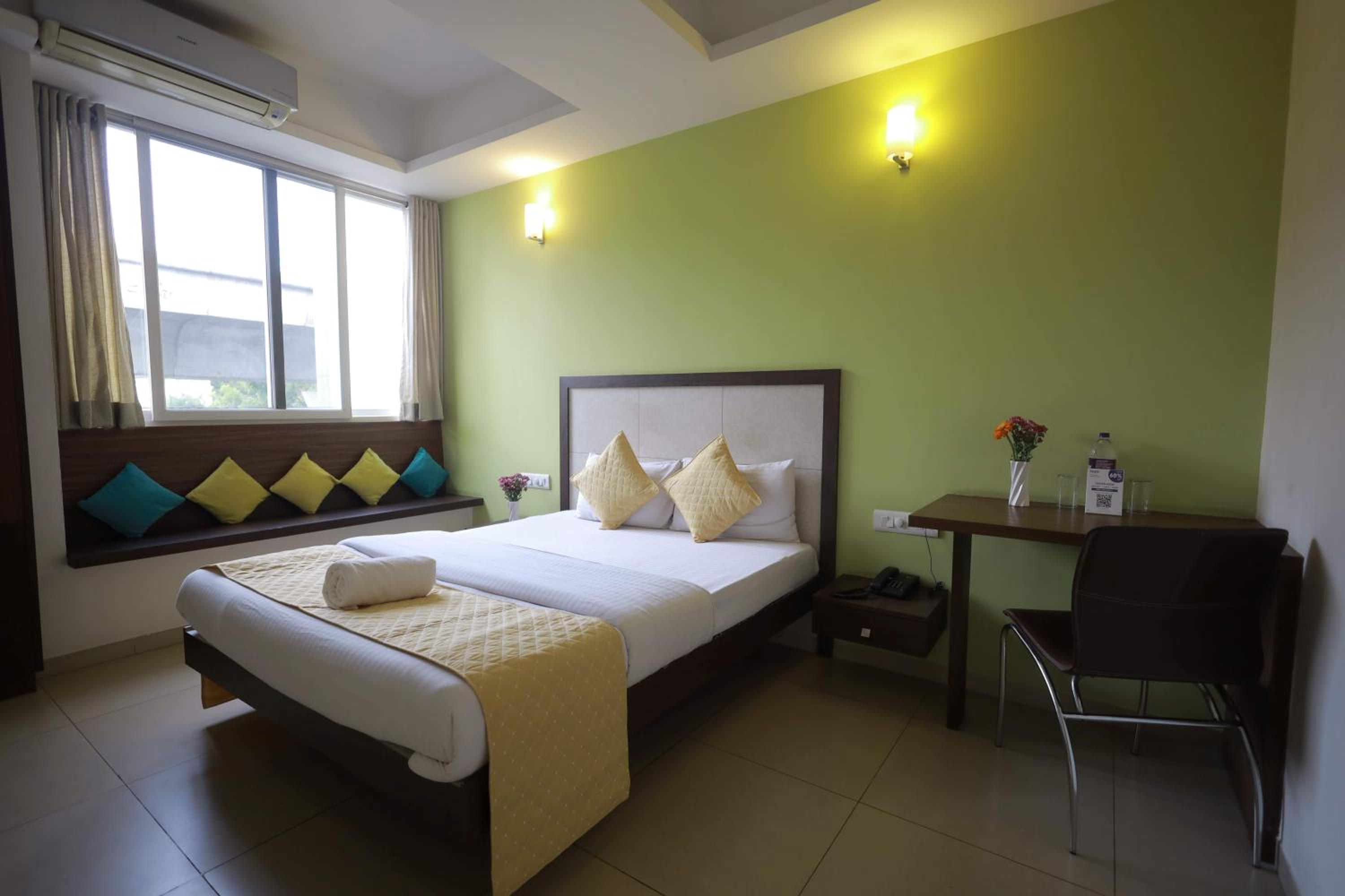 Deluxe Room - Photo 9