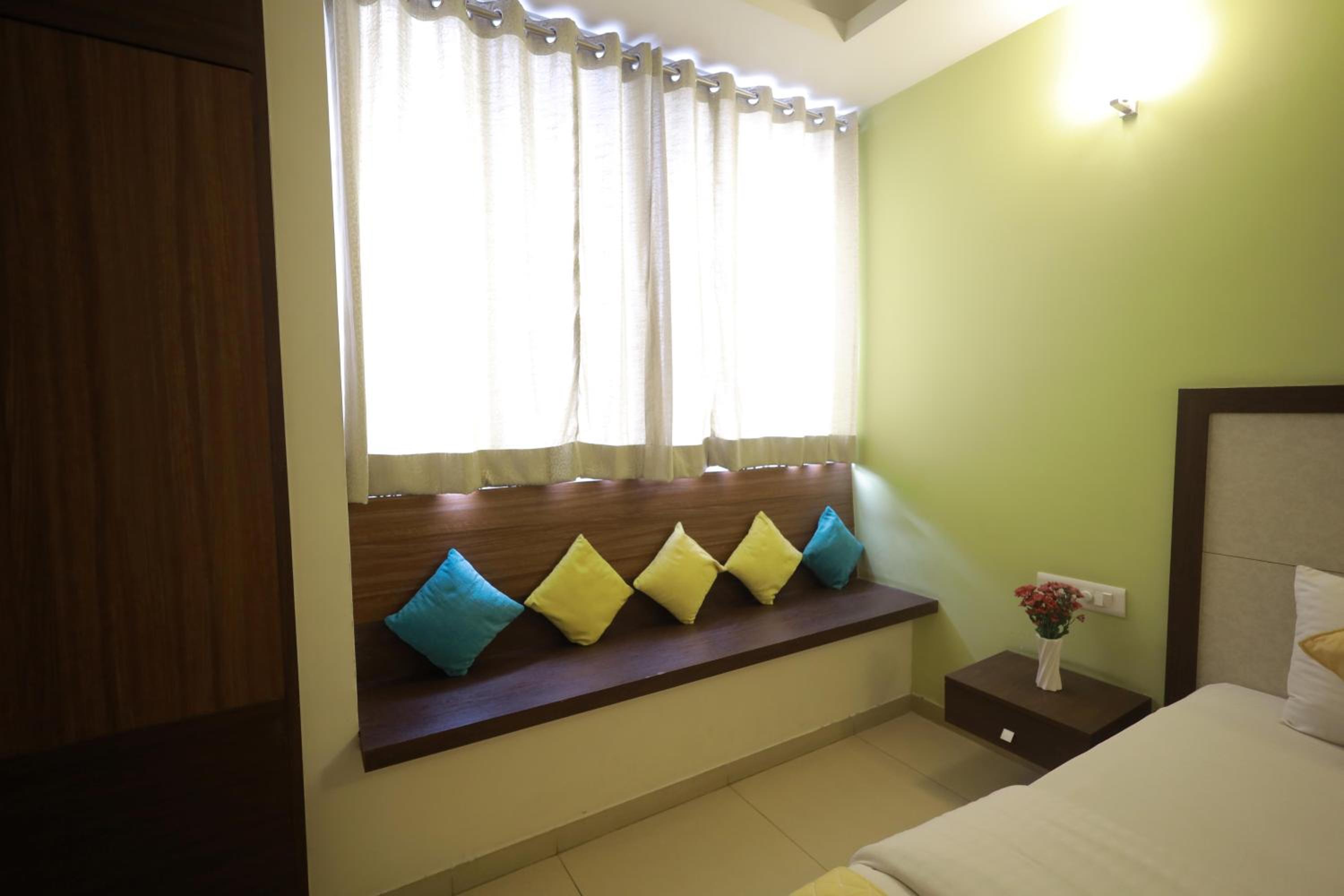 Deluxe Room - Photo 5