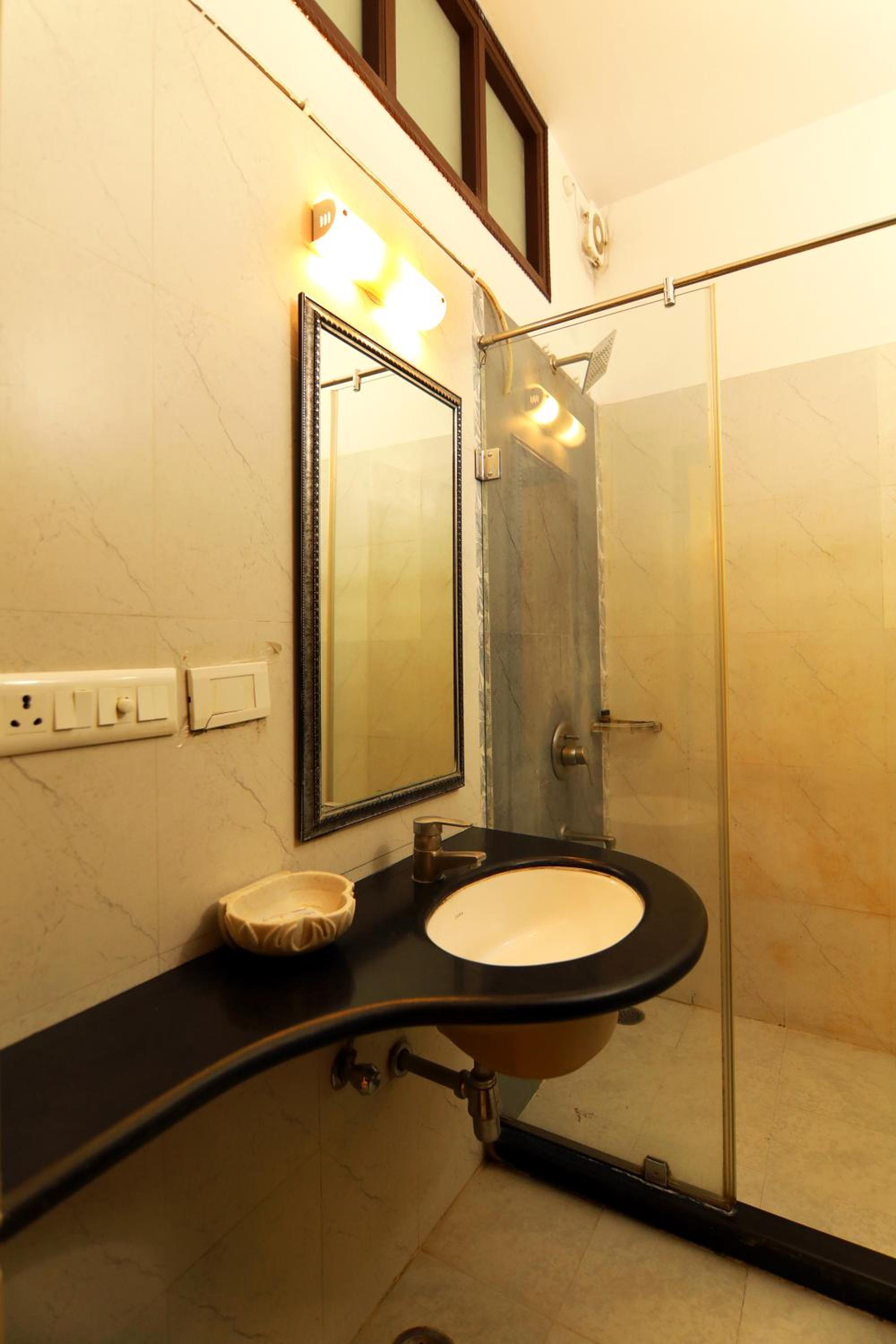 Deluxe King Room photo 3
