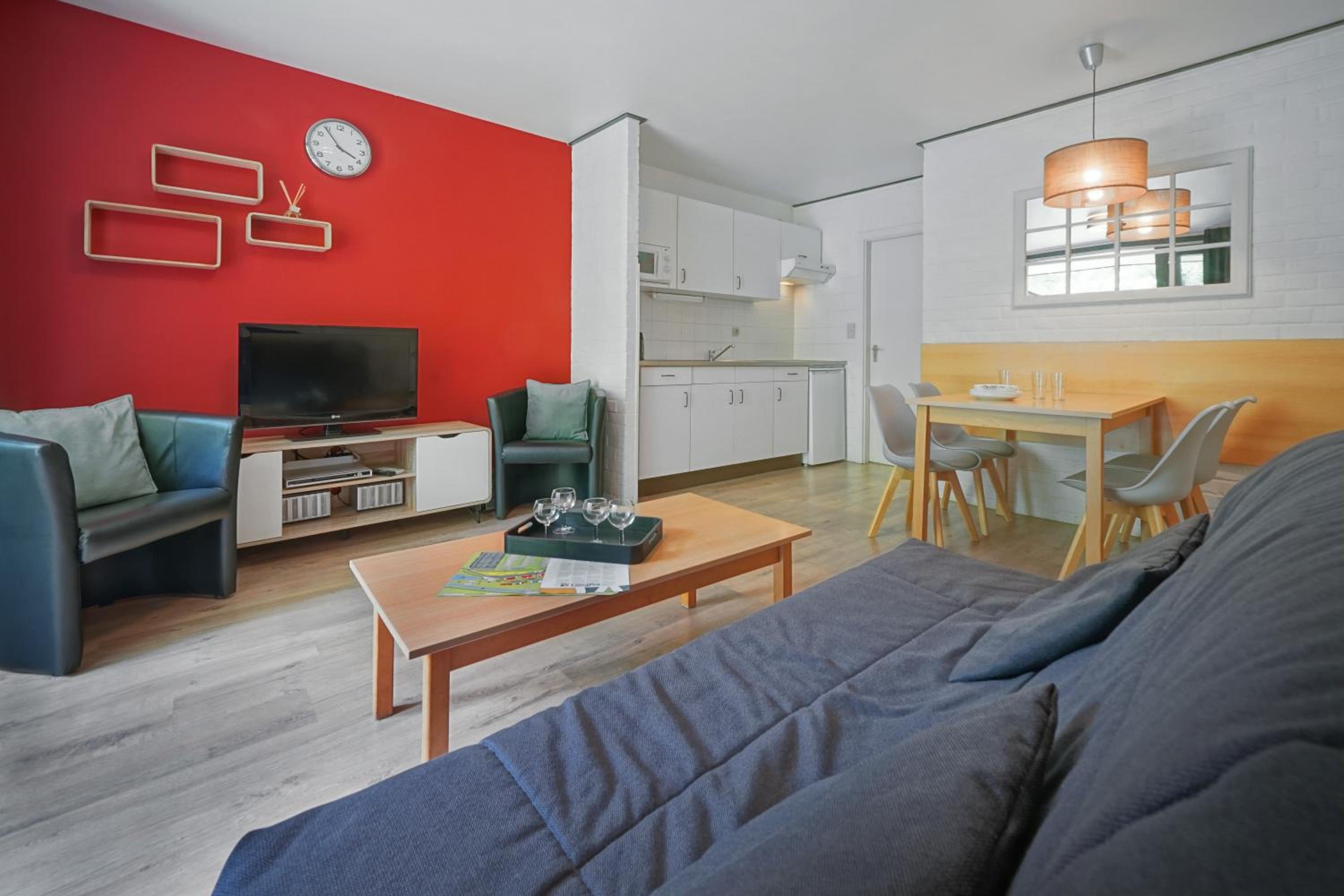 One-Bedroom Apartment (4 Adults) - Photo 8