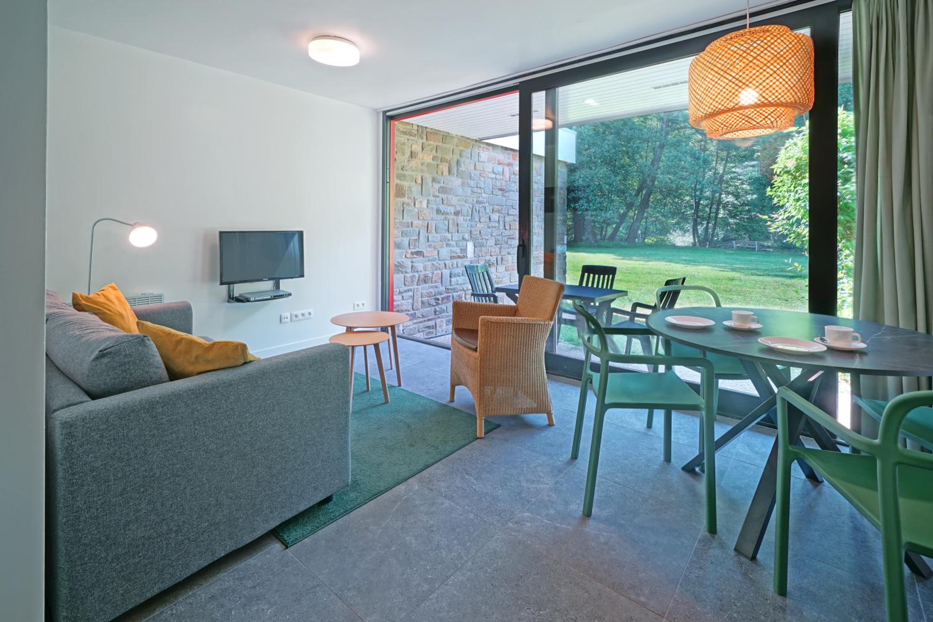Bungalow (2 Adults) - Photo 1