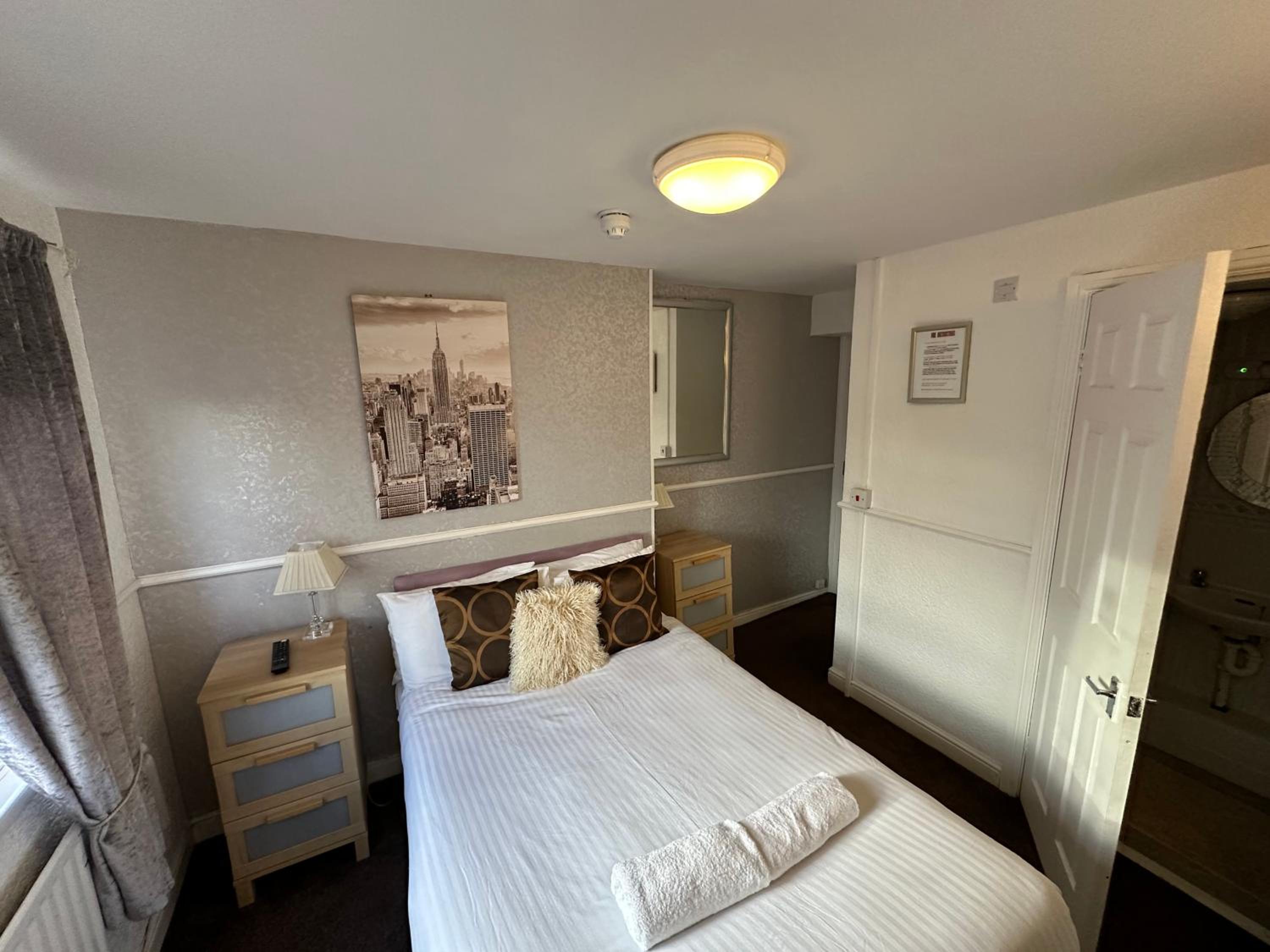 Double Room with Private Bathroom photo 1