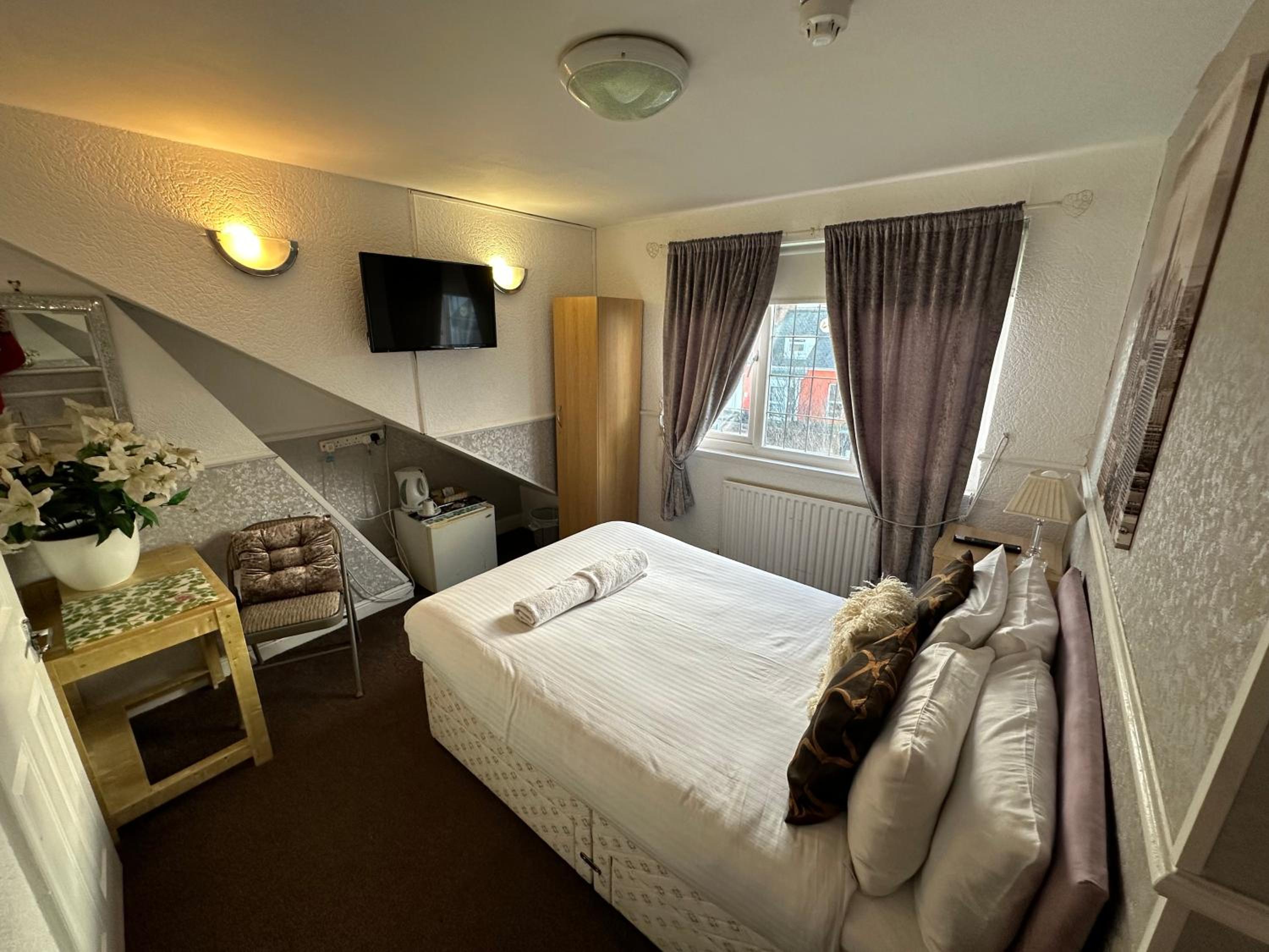 Double Room with Private Bathroom photo 2