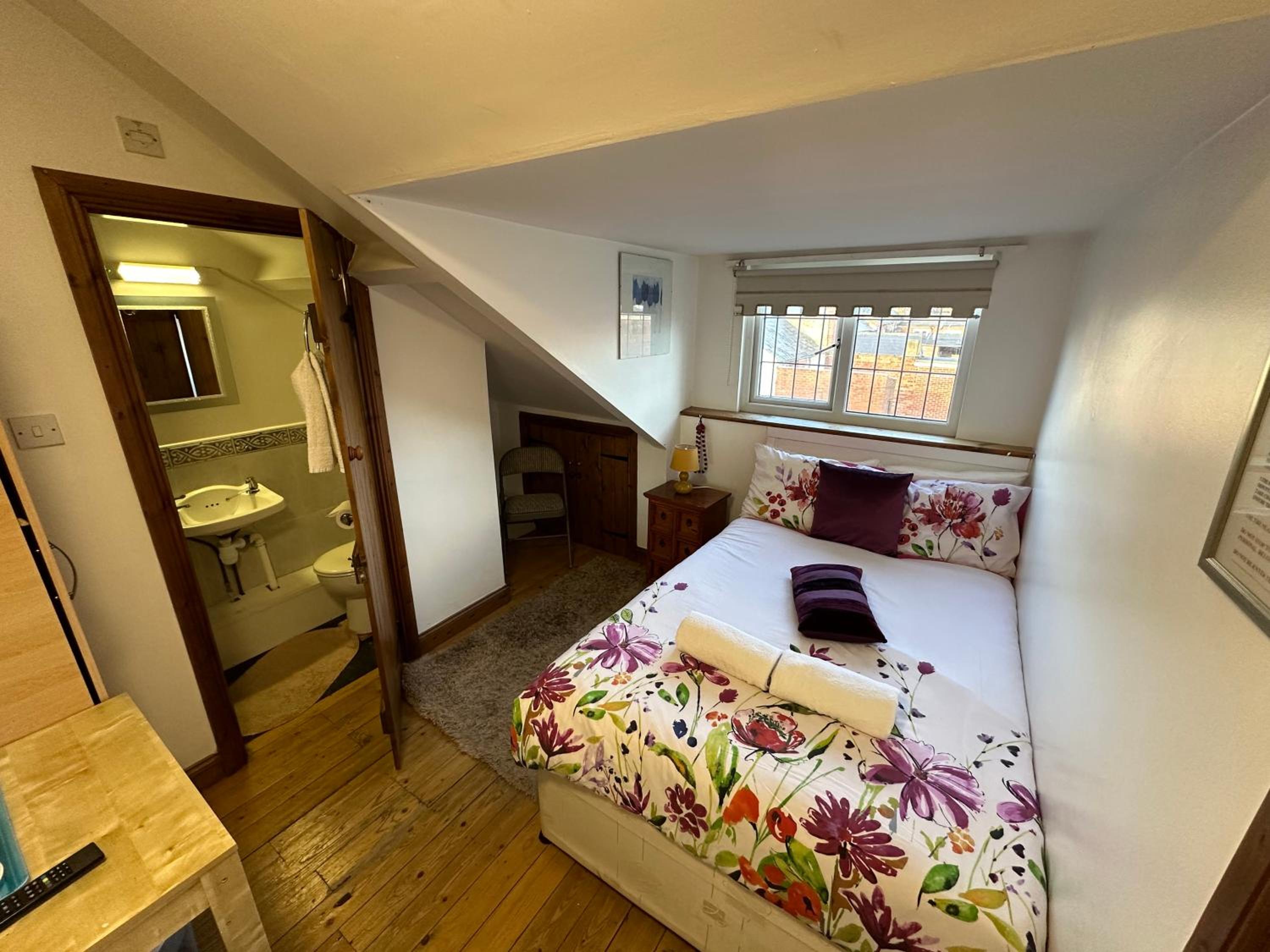 Double Room with Private Bathroom photo 3