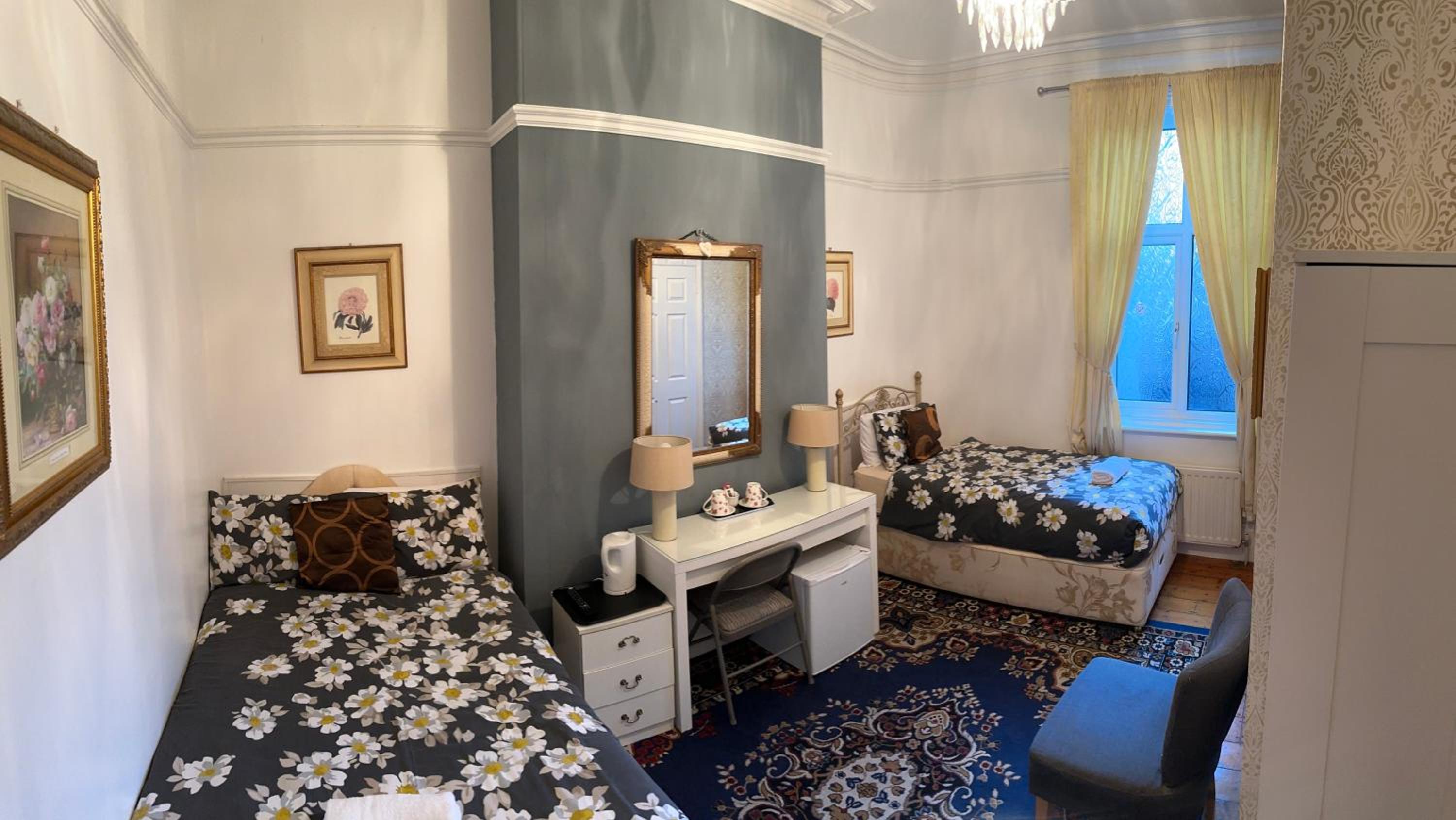 Family Room with Private Bathroom photo 1