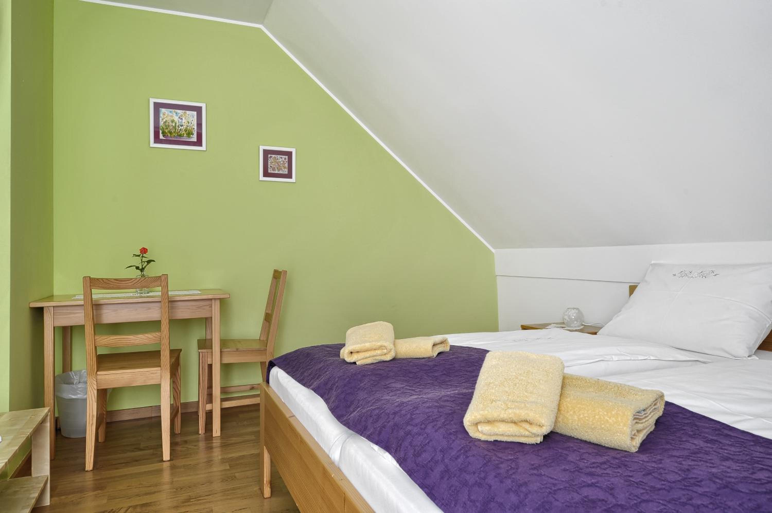 Double Room with Balcony - Photo 6