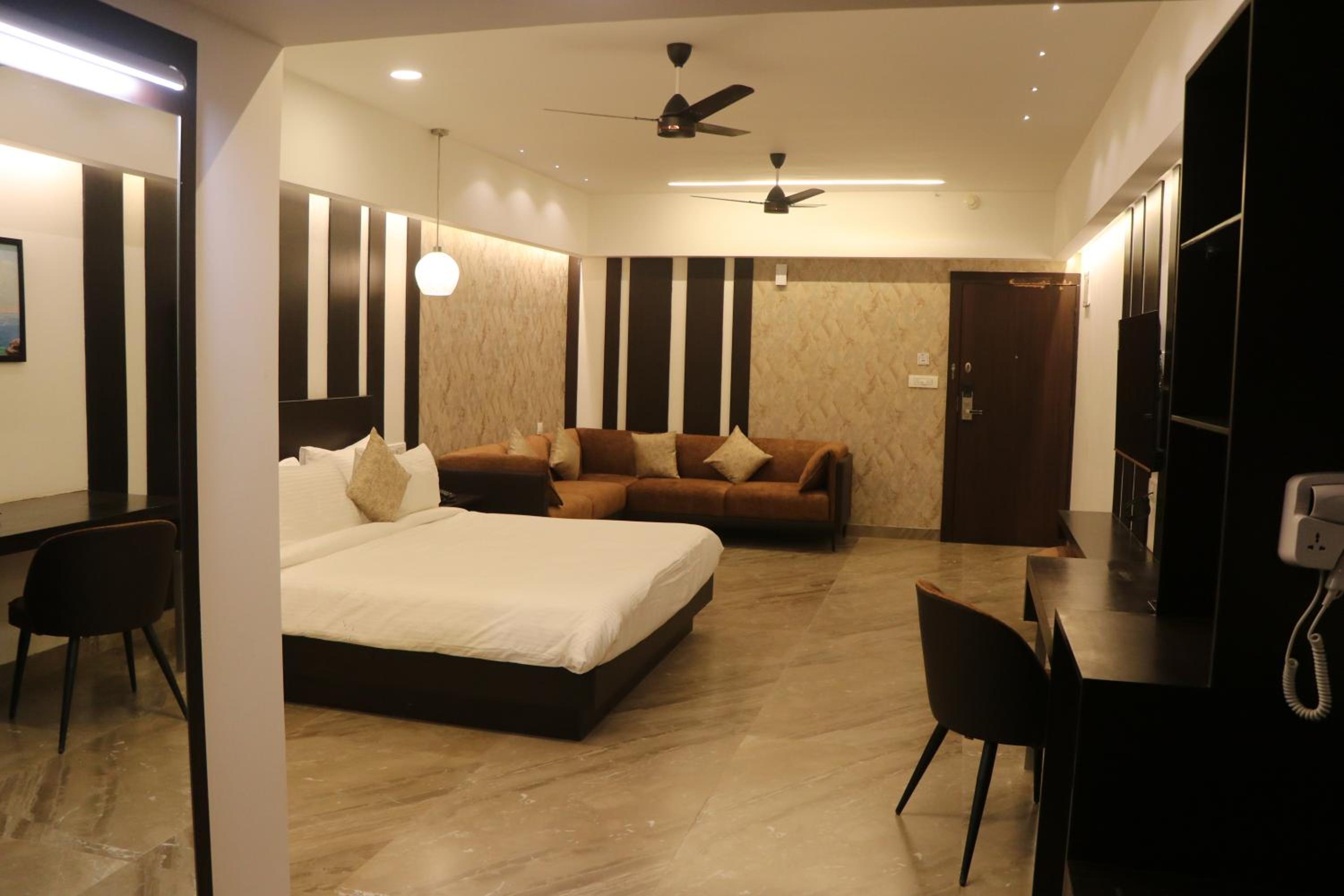 Suite - Photo 4