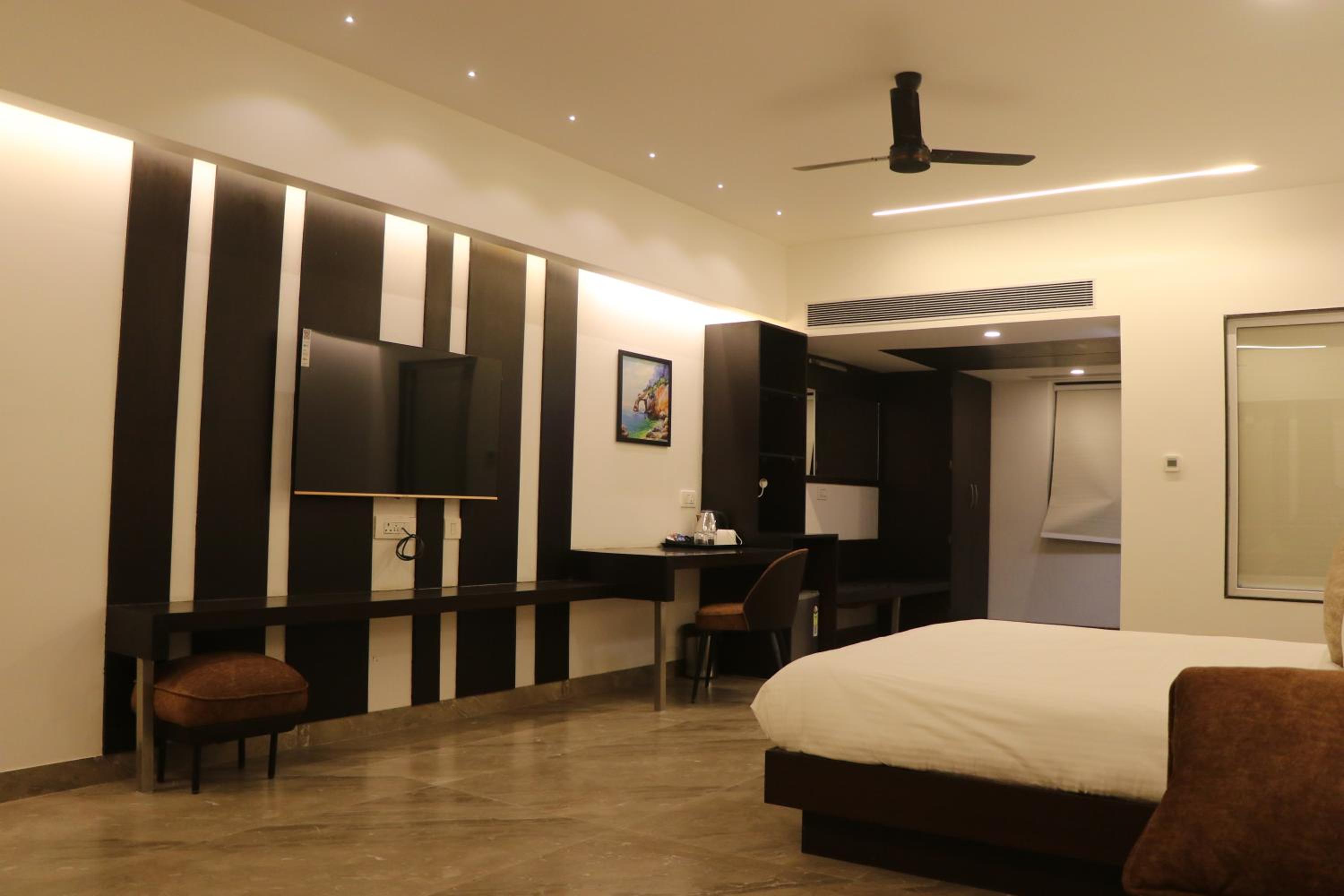 Suite - Photo 3