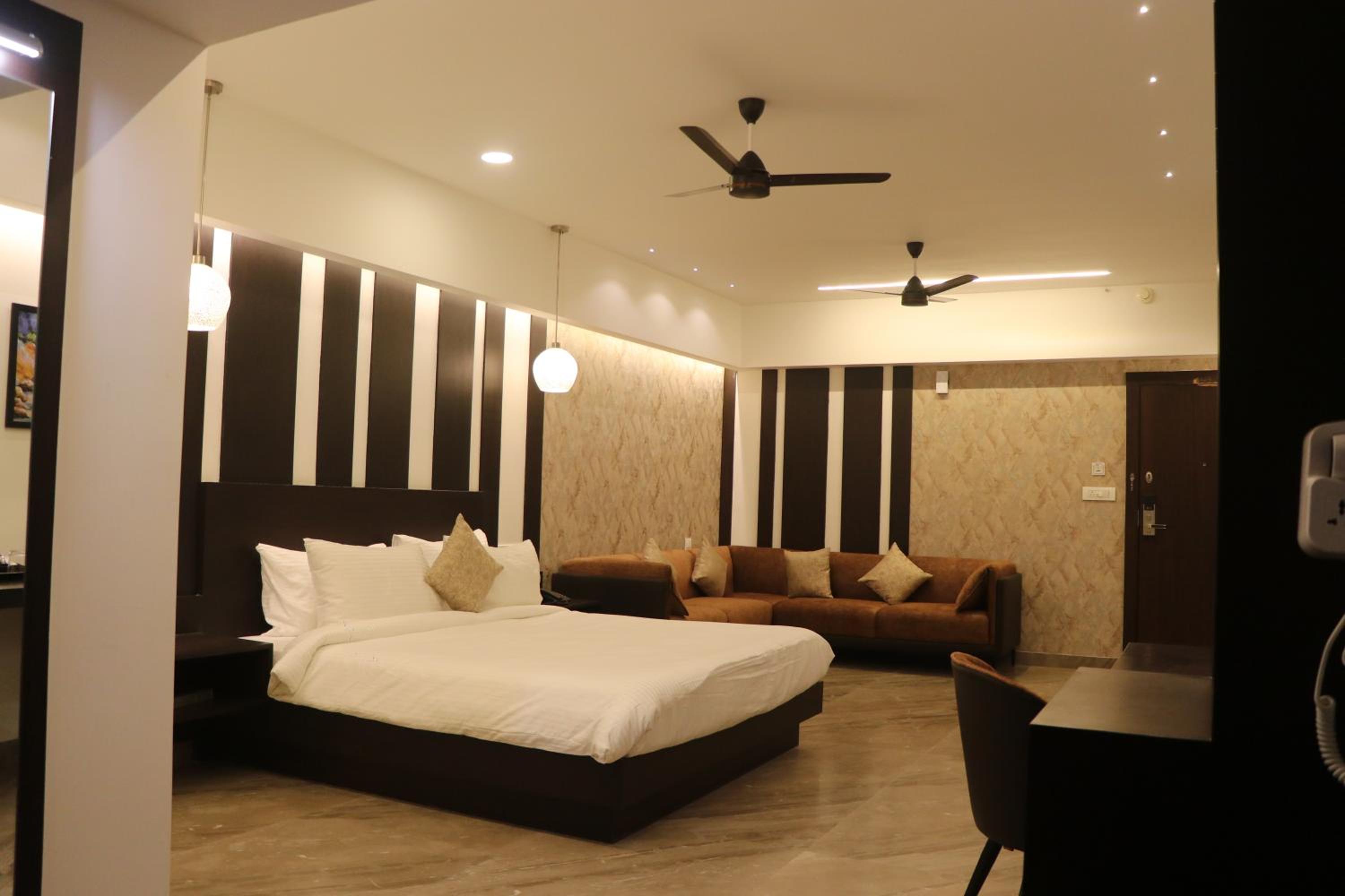 Suite - Photo 7