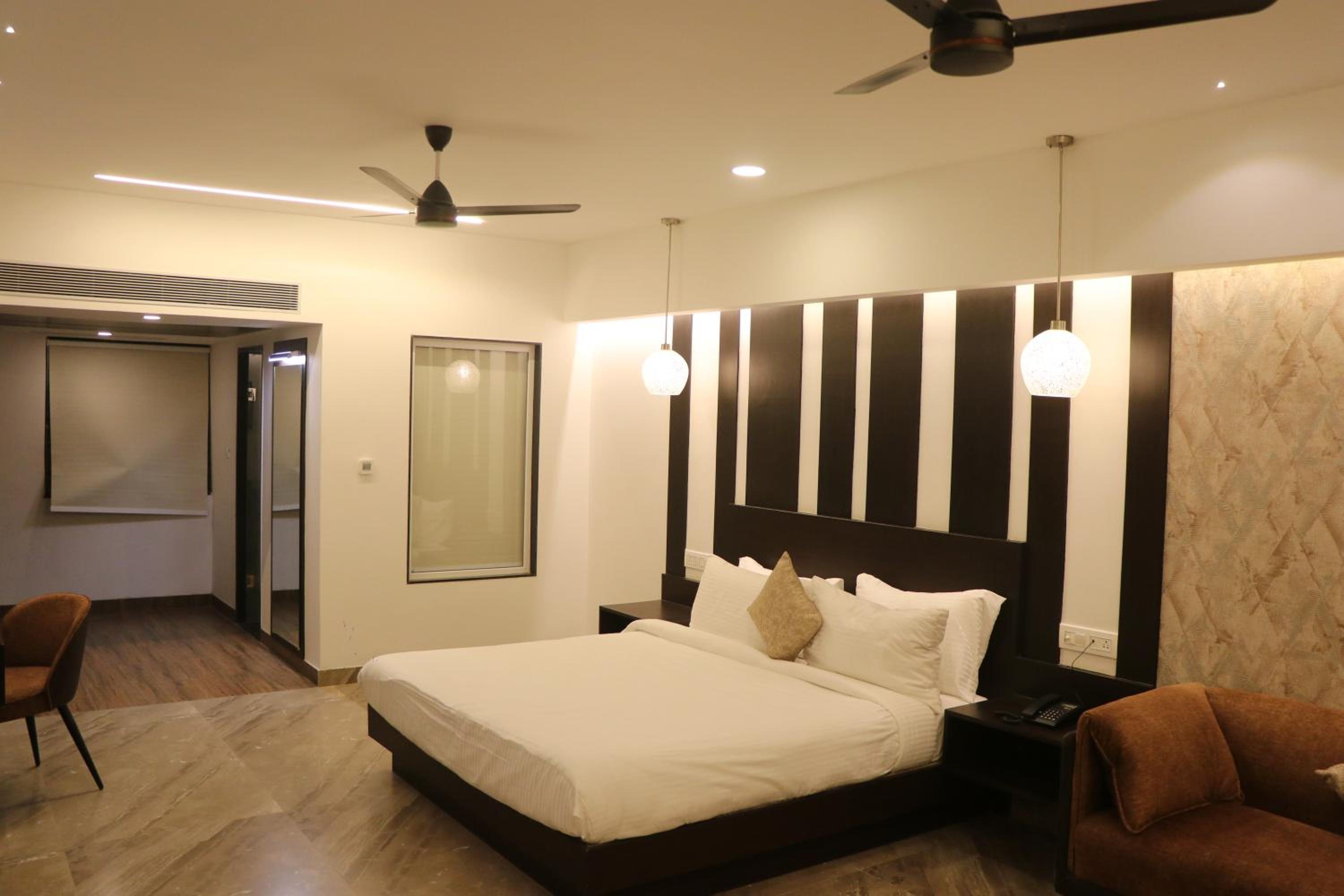 Suite - Photo 2
