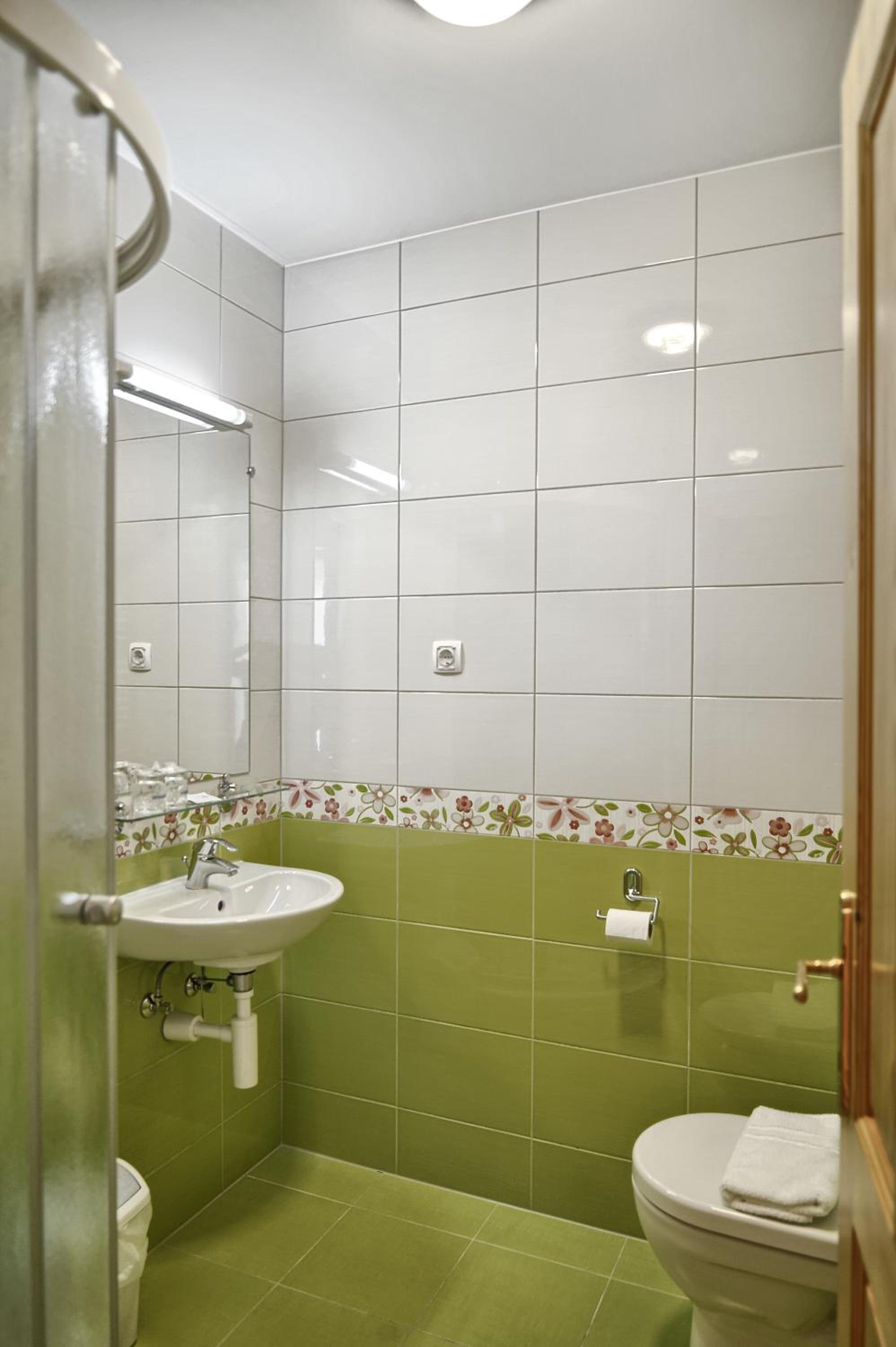 Double Room with Balcony - Photo 9