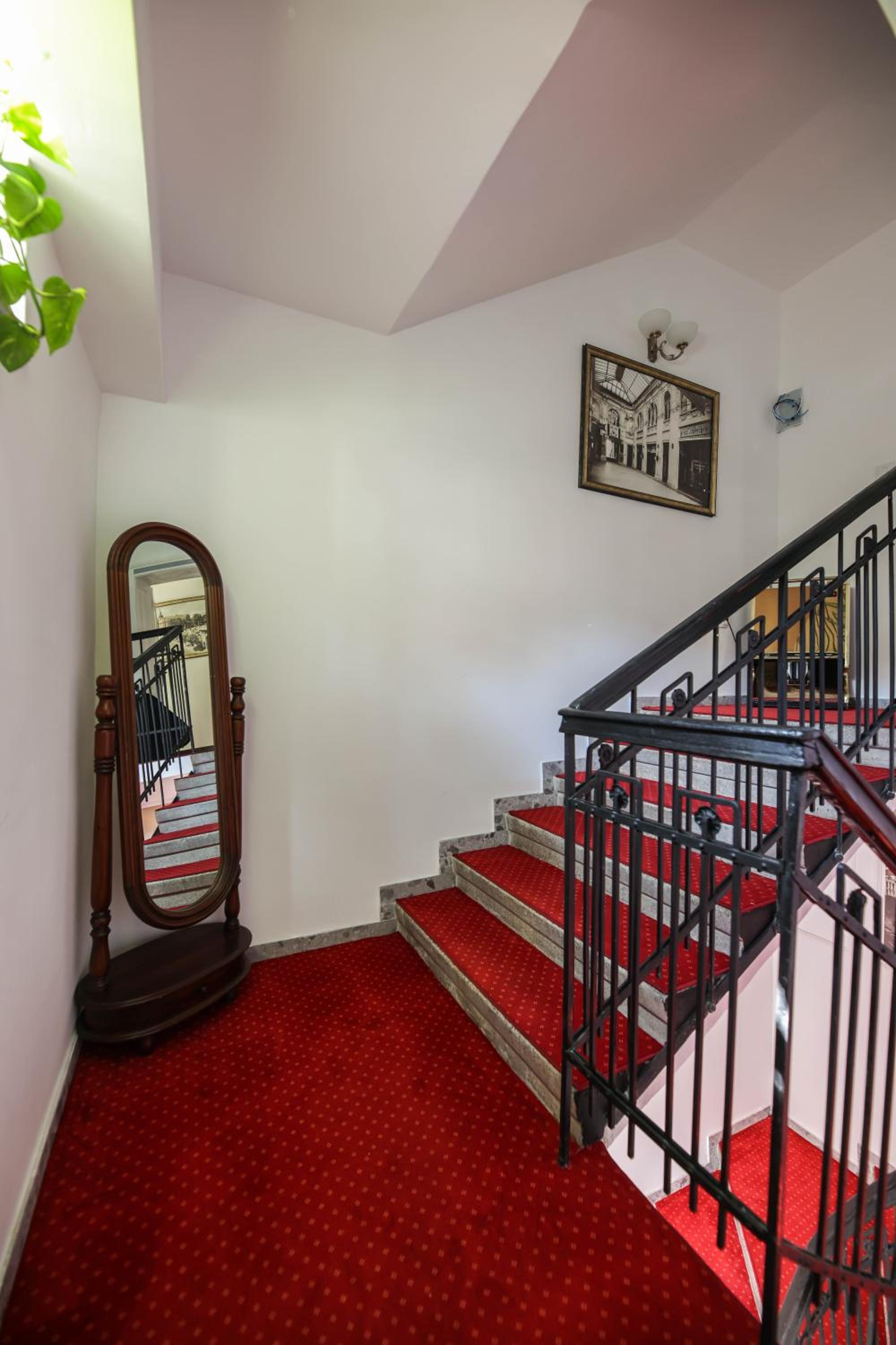 Deluxe Double Room with Balcony - Photo 12
