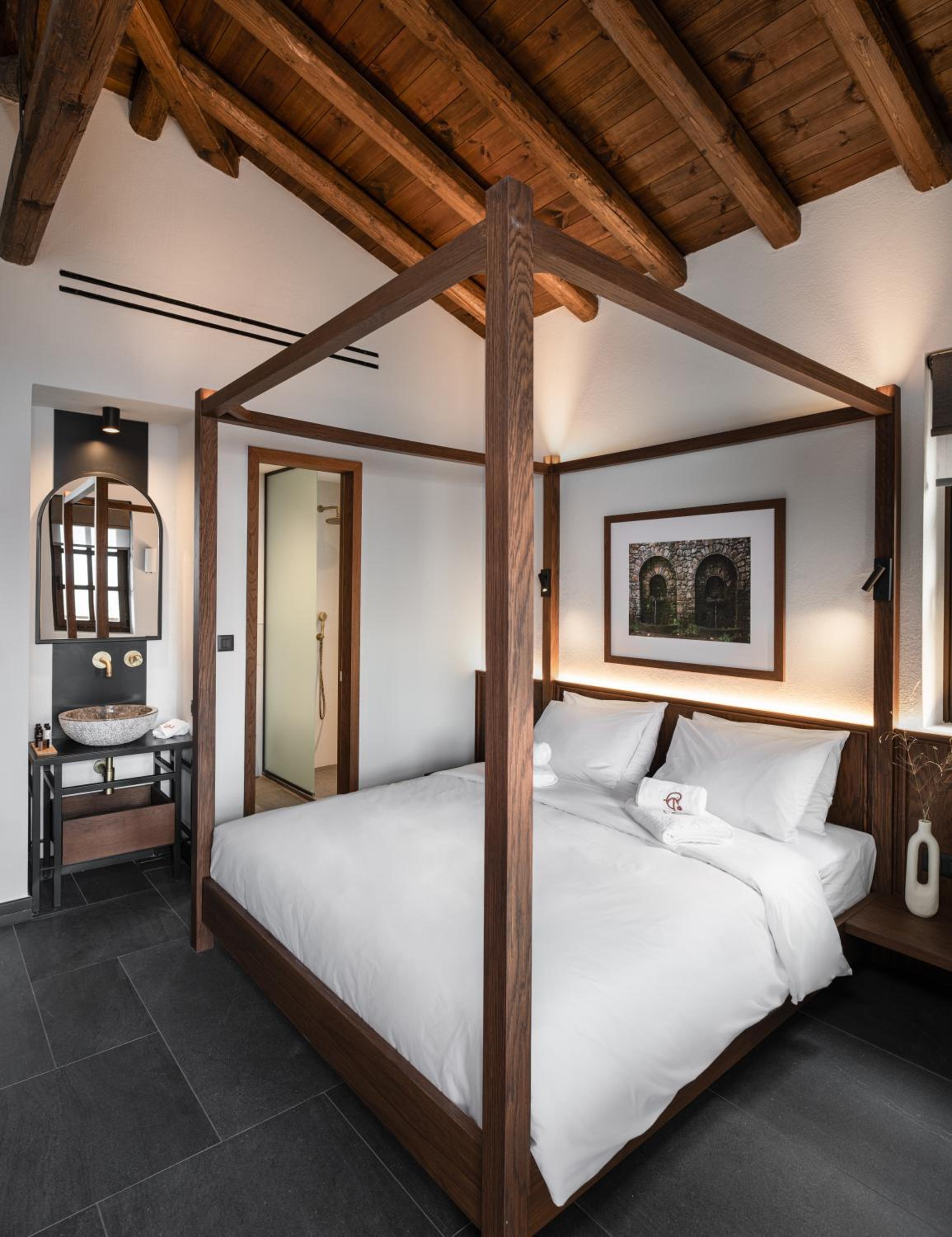 Two Bedroom Suite with Fireplace - Mountain & Sea View - Photo 11