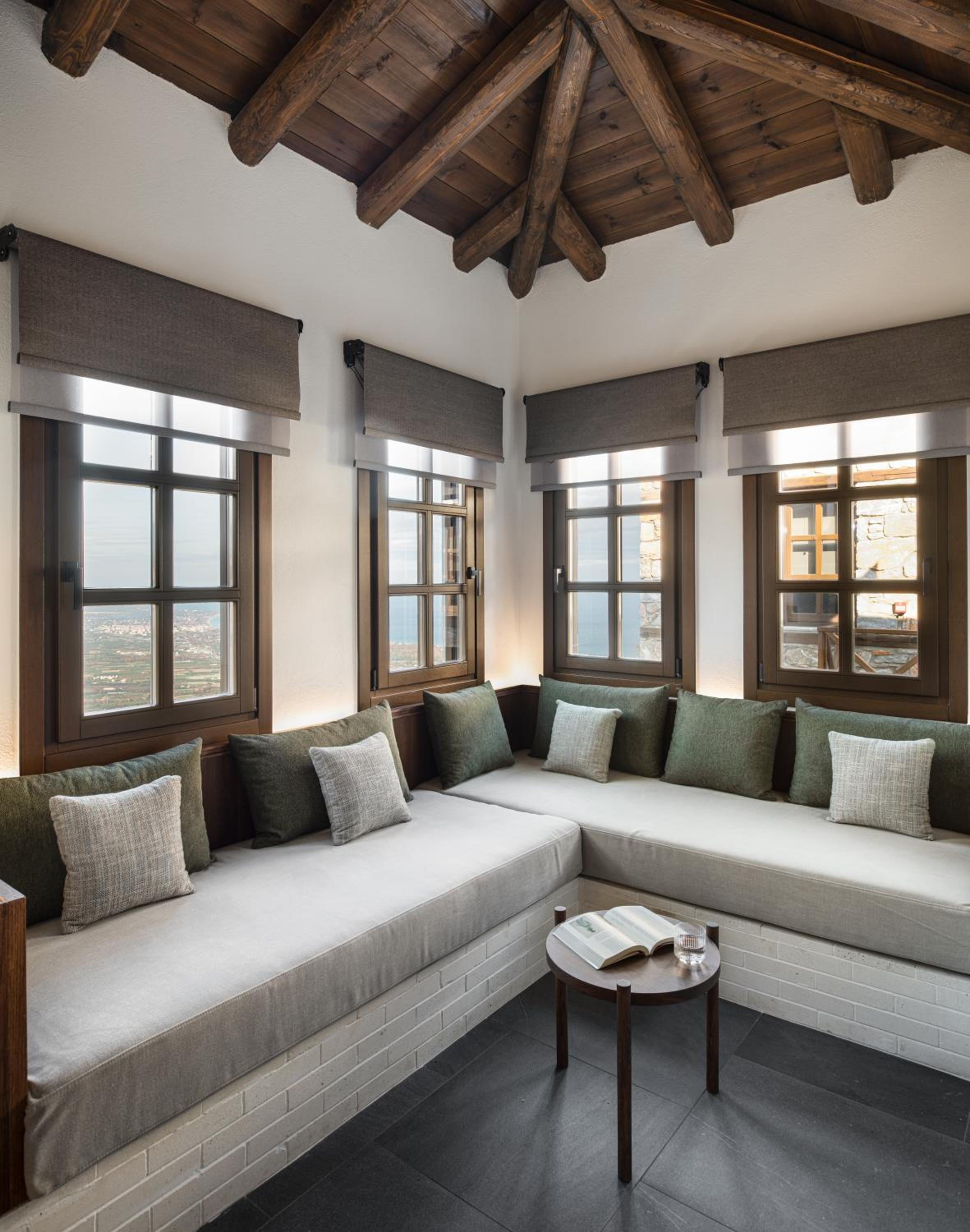 Two Bedroom Suite with Fireplace - Mountain & Sea View - Photo 7