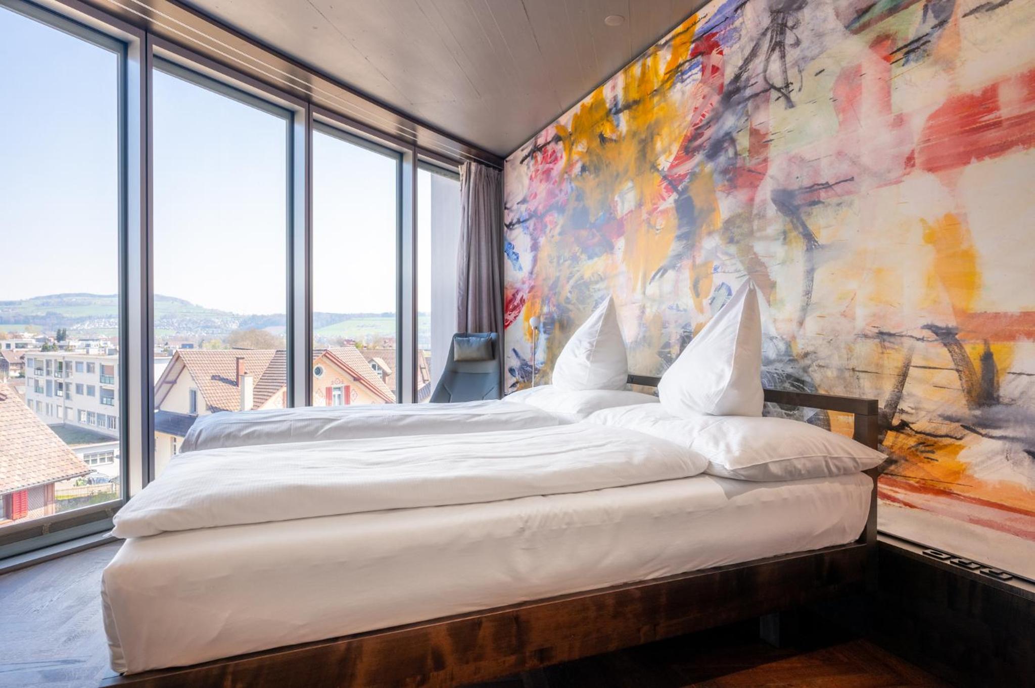 Deluxe Room with Lake View - Photo 3