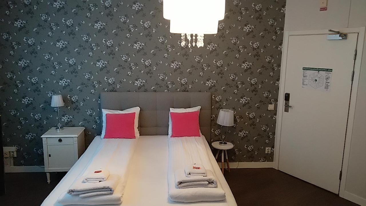 Double Room with Private Bathroom - Photo 21