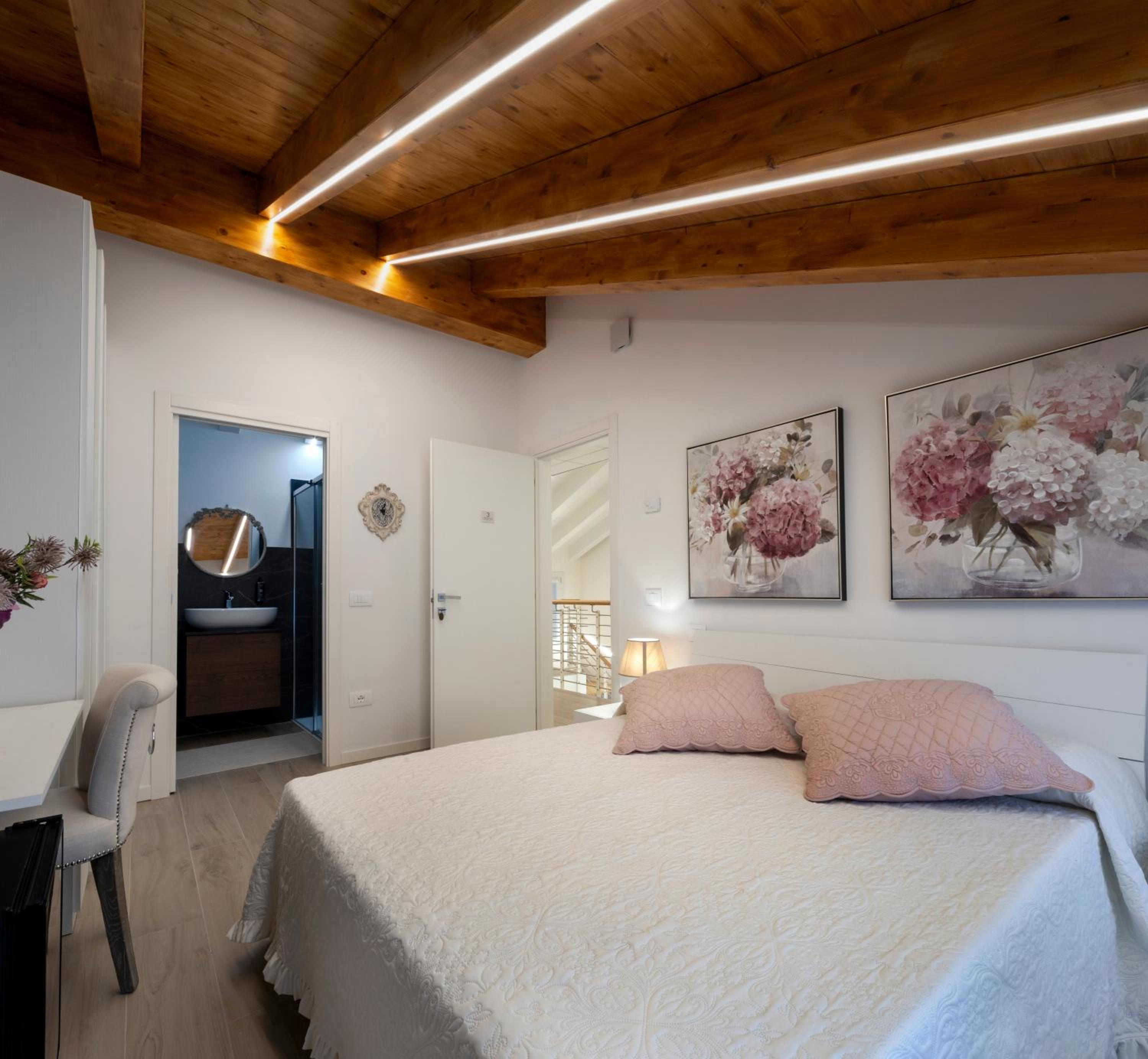 Double Room with Private Bathroom photo 1