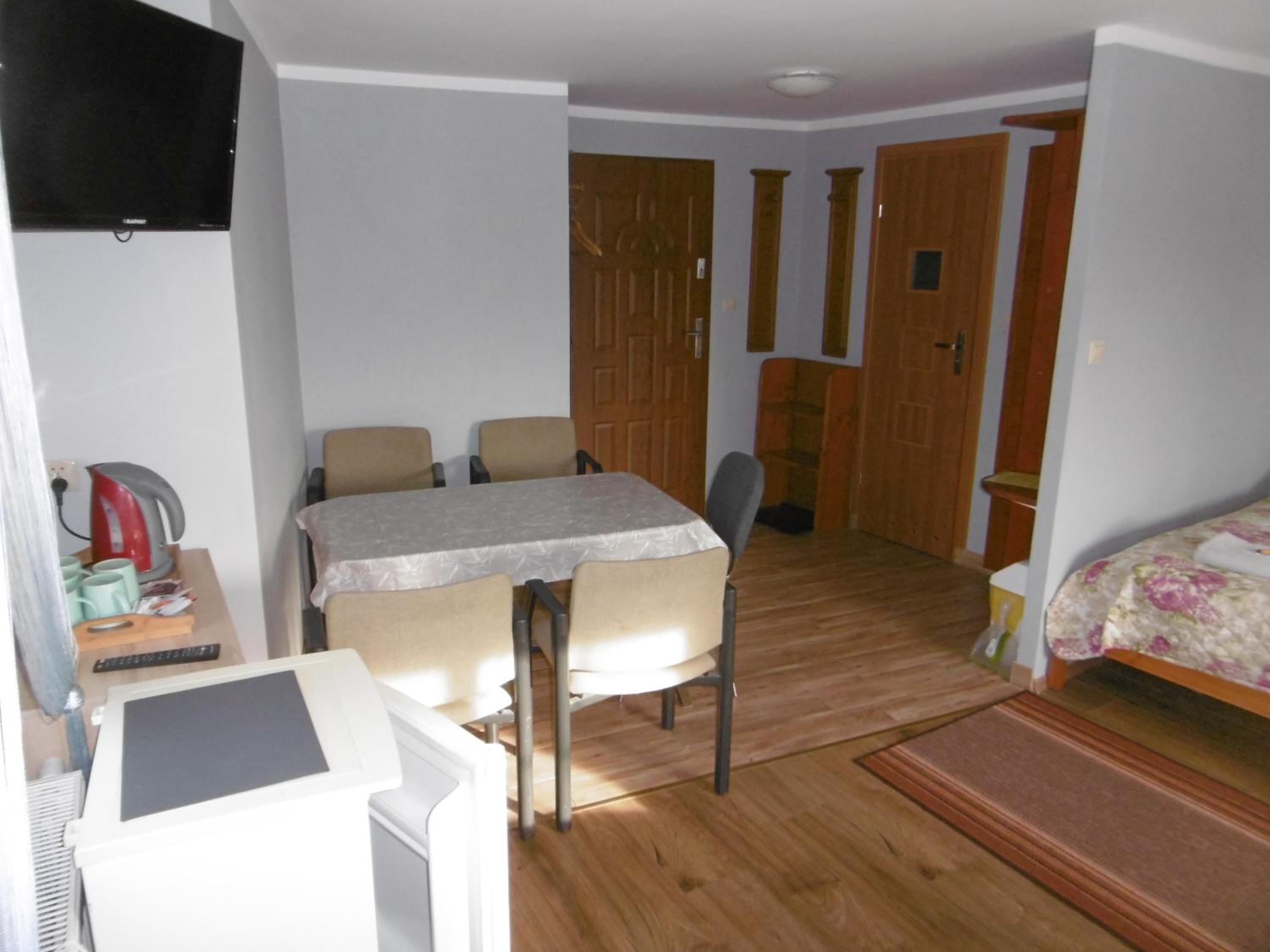 Family Room - Photo 2