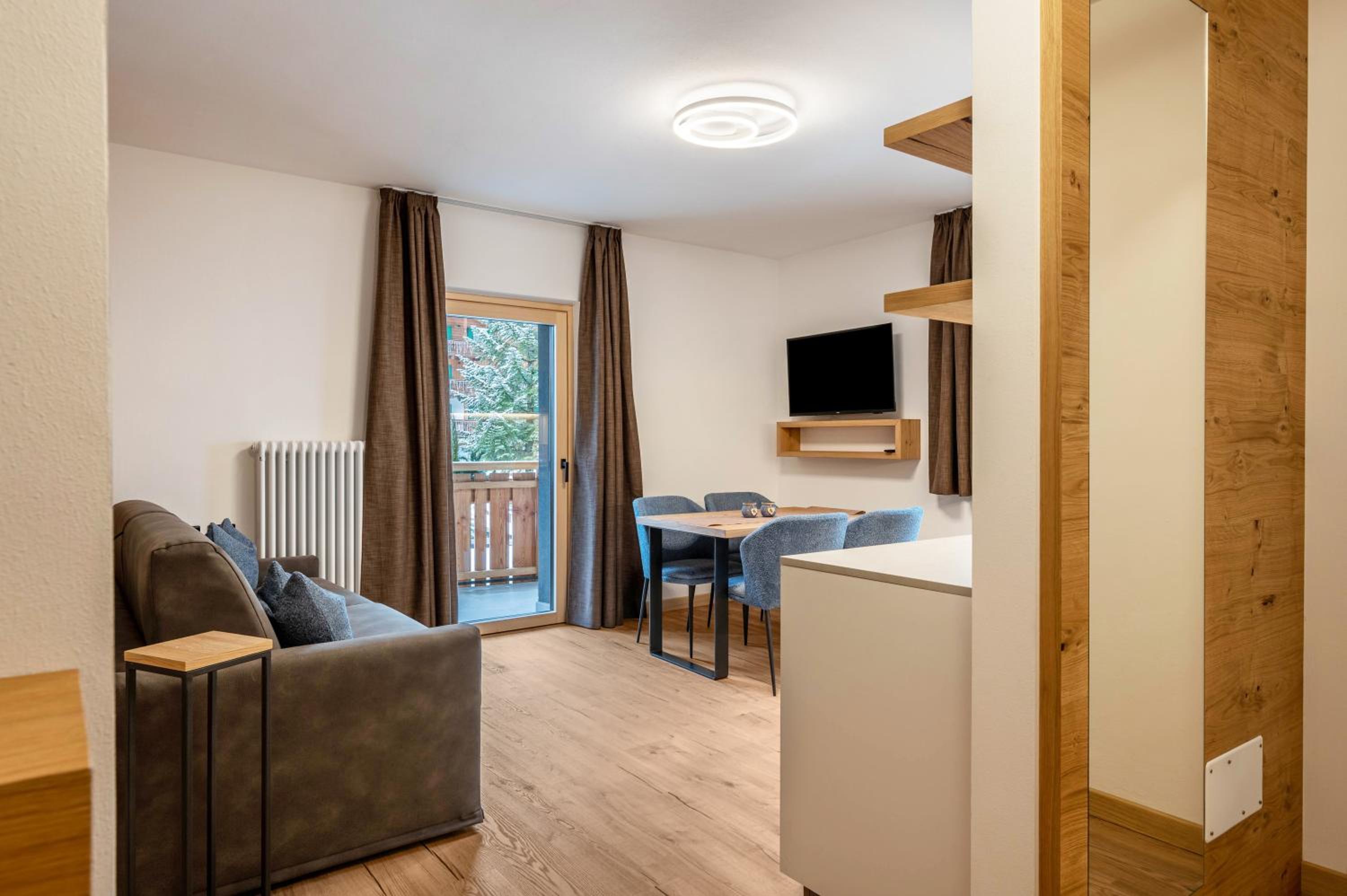 Superior One-Bedroom Apartment with Balcony