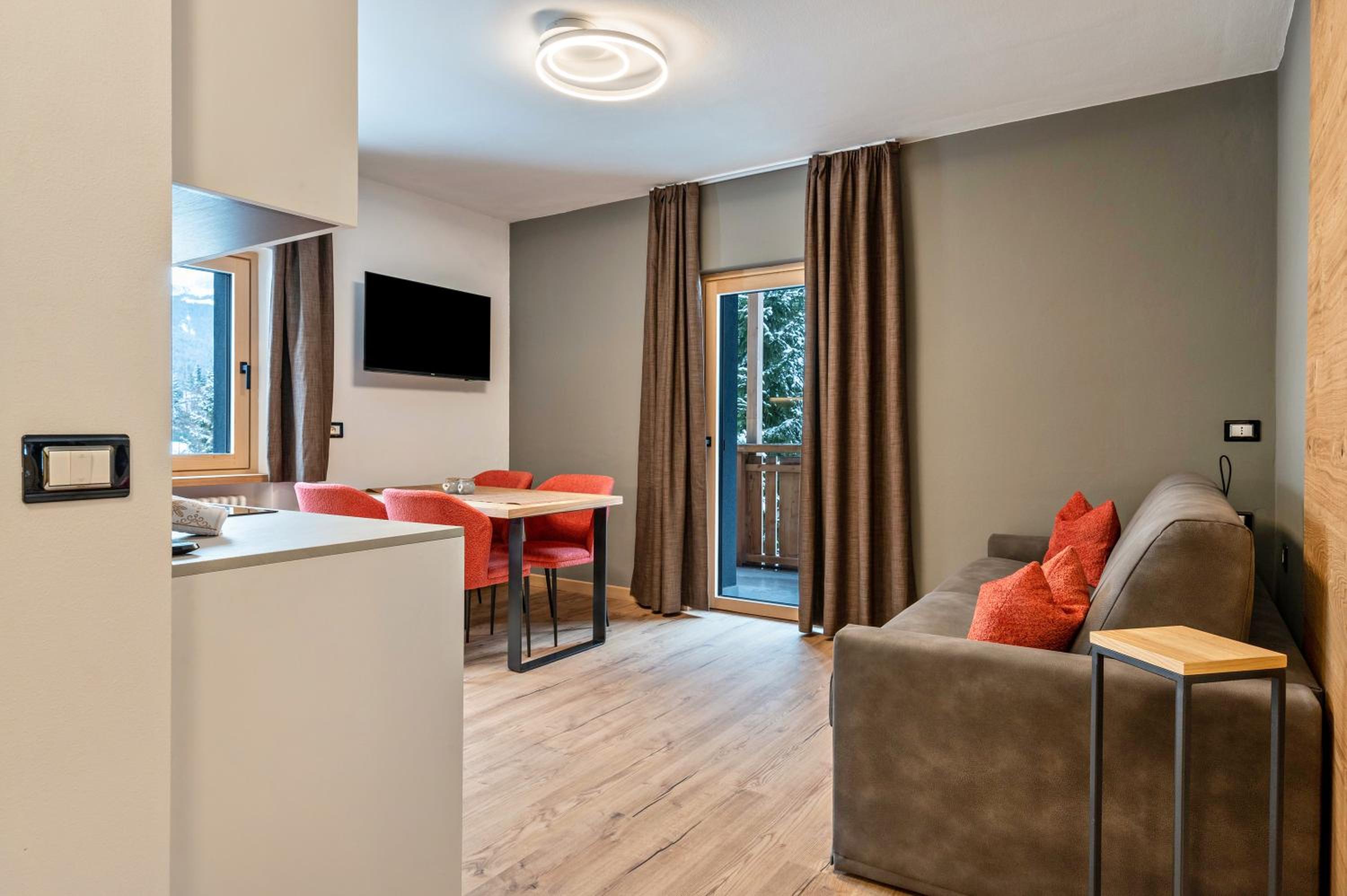 Superior One-Bedroom Apartment with Balcony