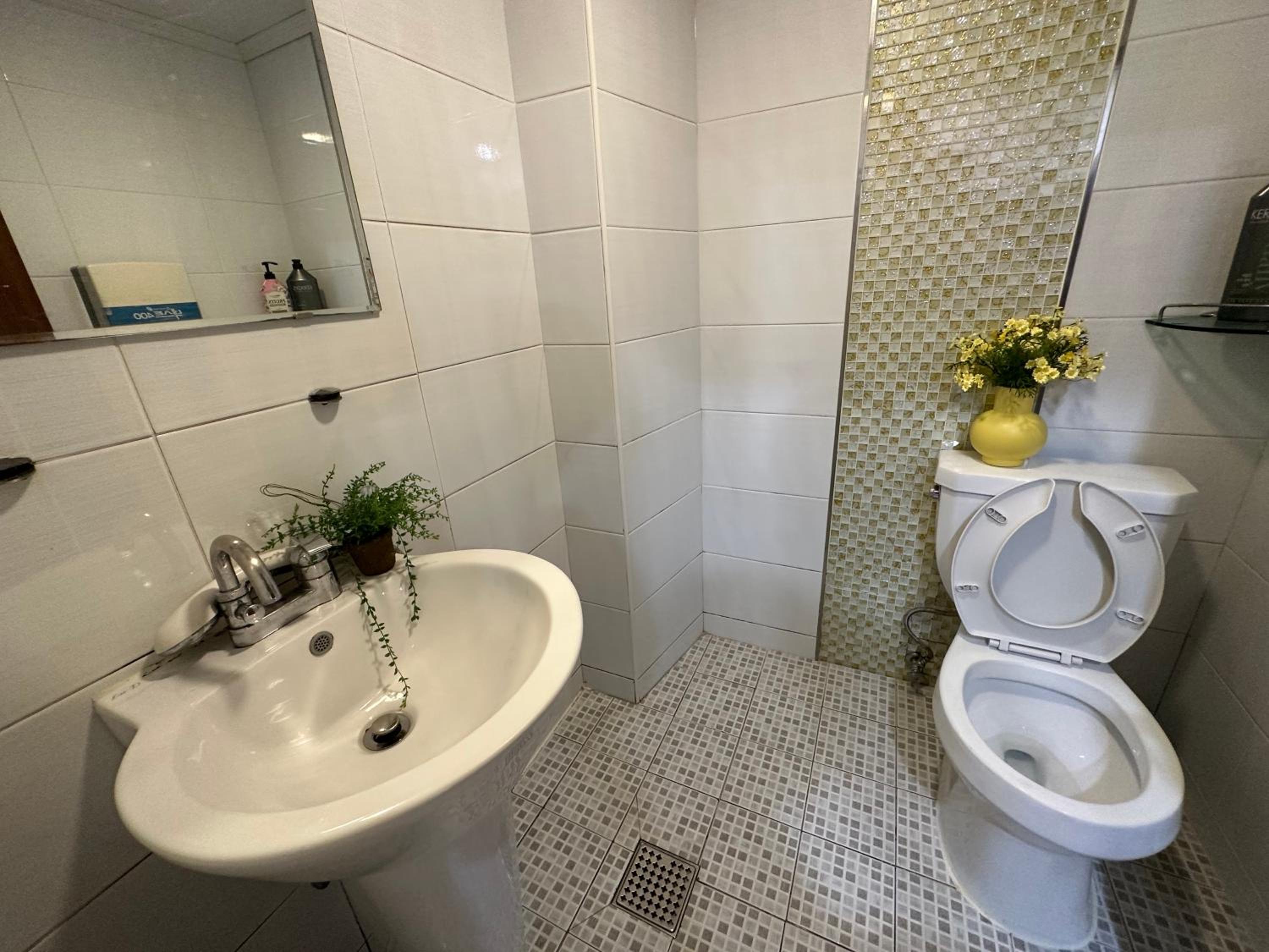 Queen Room - Photo 10
