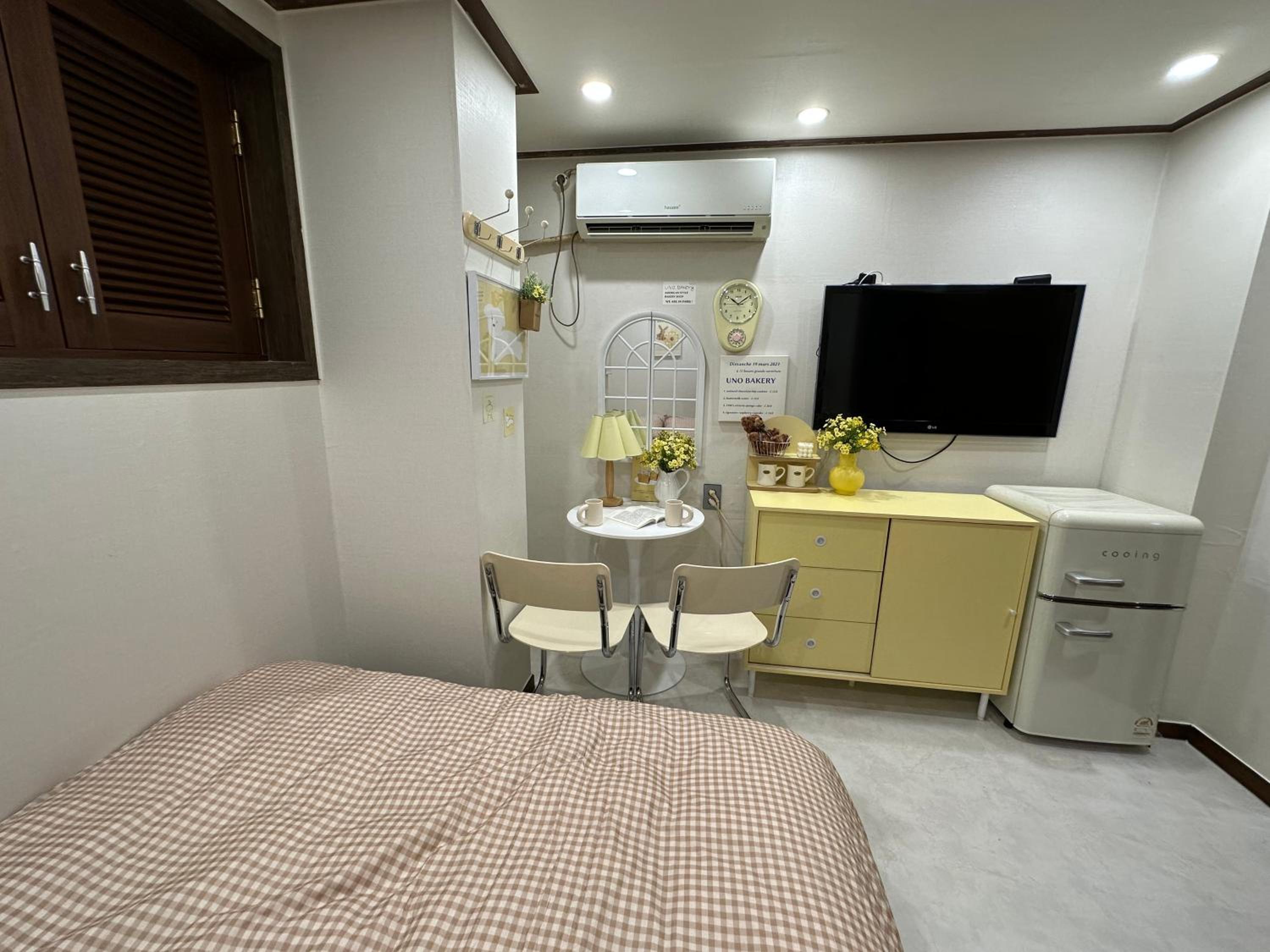 Queen Room - Photo 20