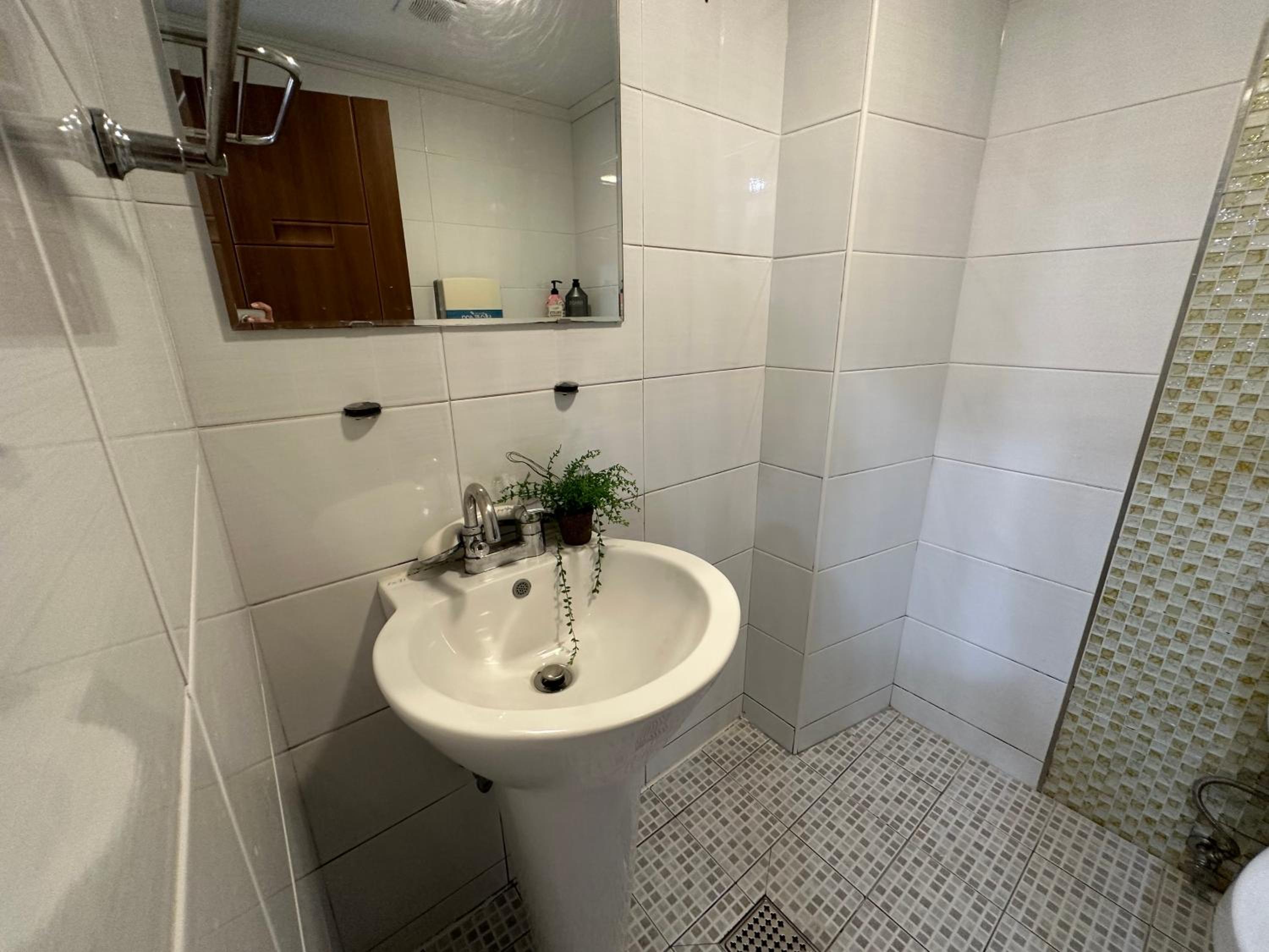 Queen Room - Photo 19
