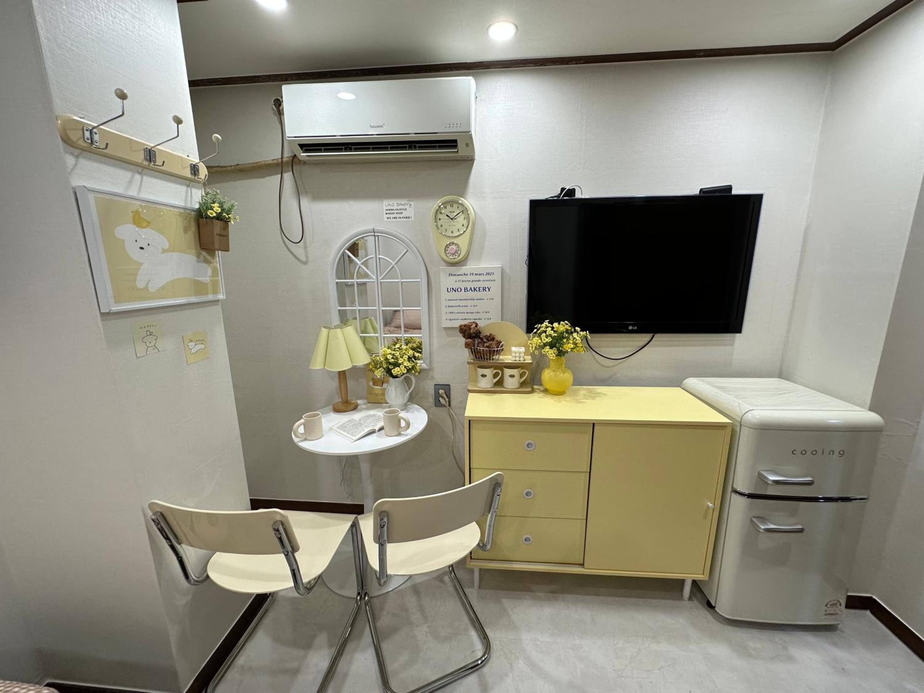 Queen Room - Photo 17